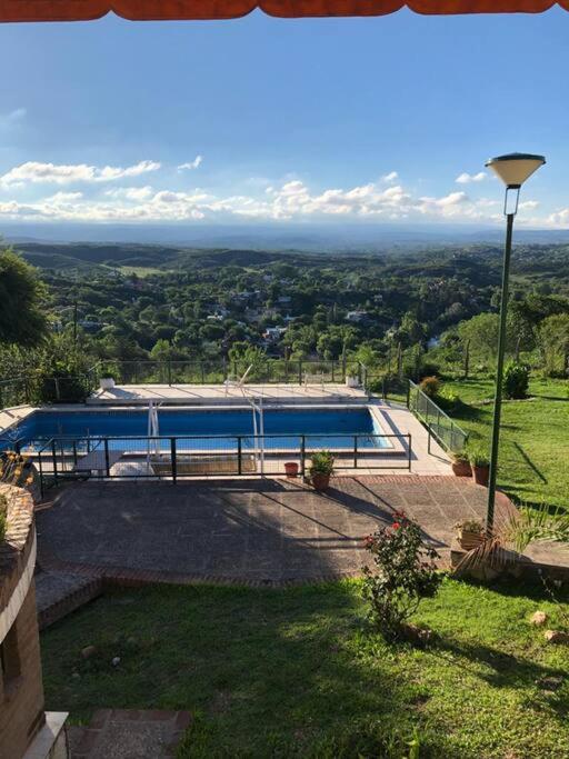 CASA CON VISTA A LAS SIERRAS