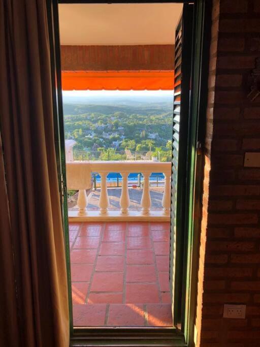 CASA CON VISTA A LAS SIERRAS