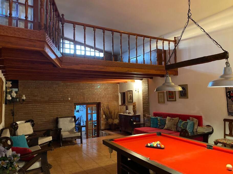 CASA CON VISTA A LAS SIERRAS