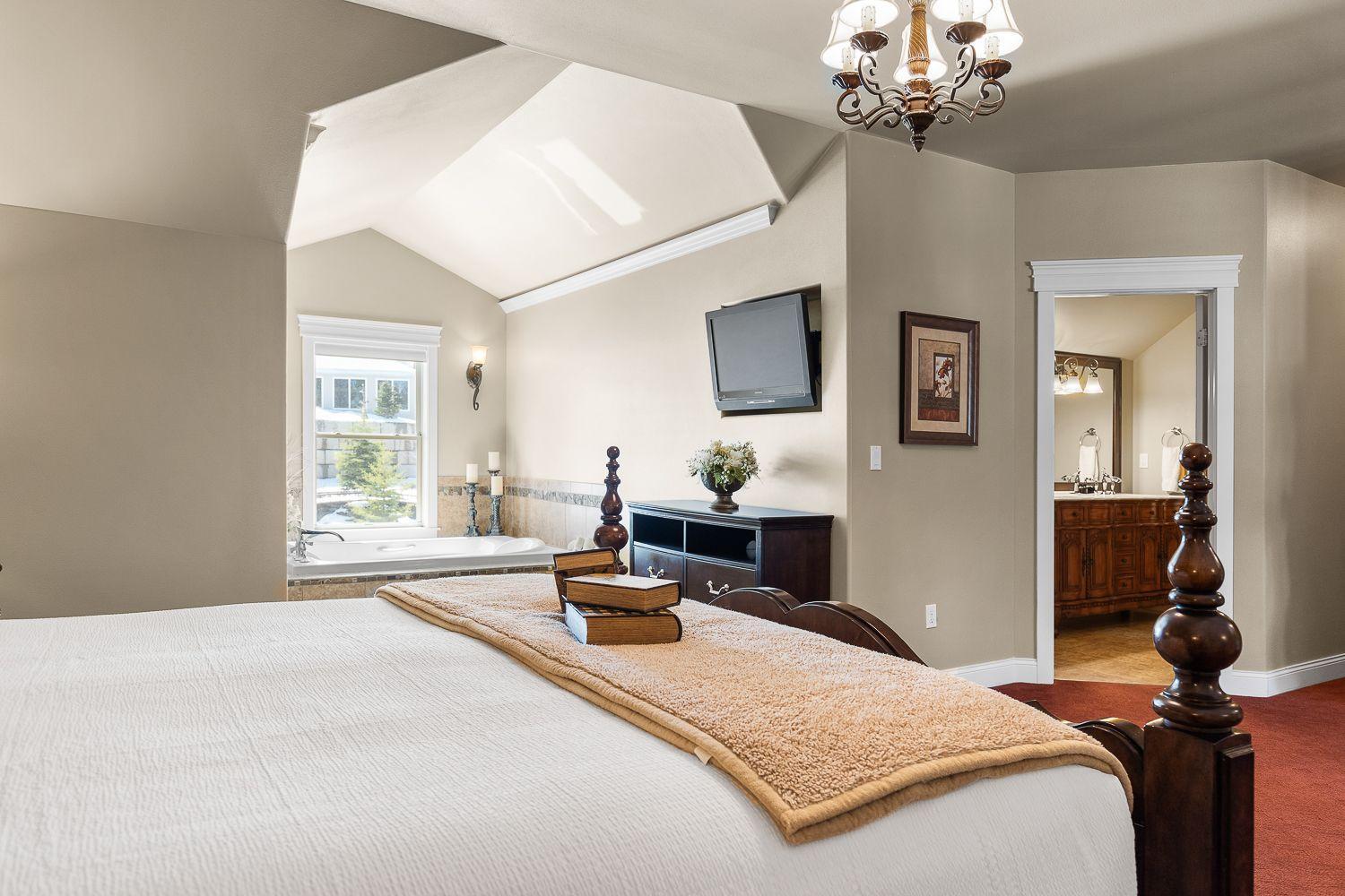 Summer Creek Inn