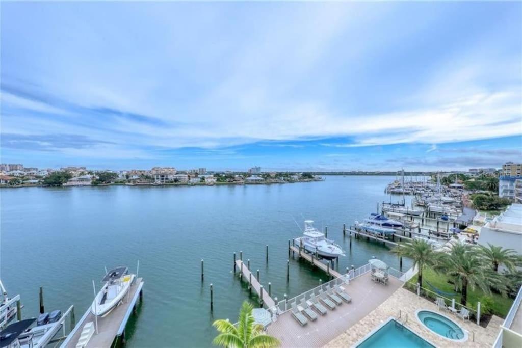 Waterfront -3BR - 2Kings -Pool Balcony - Beach view 5