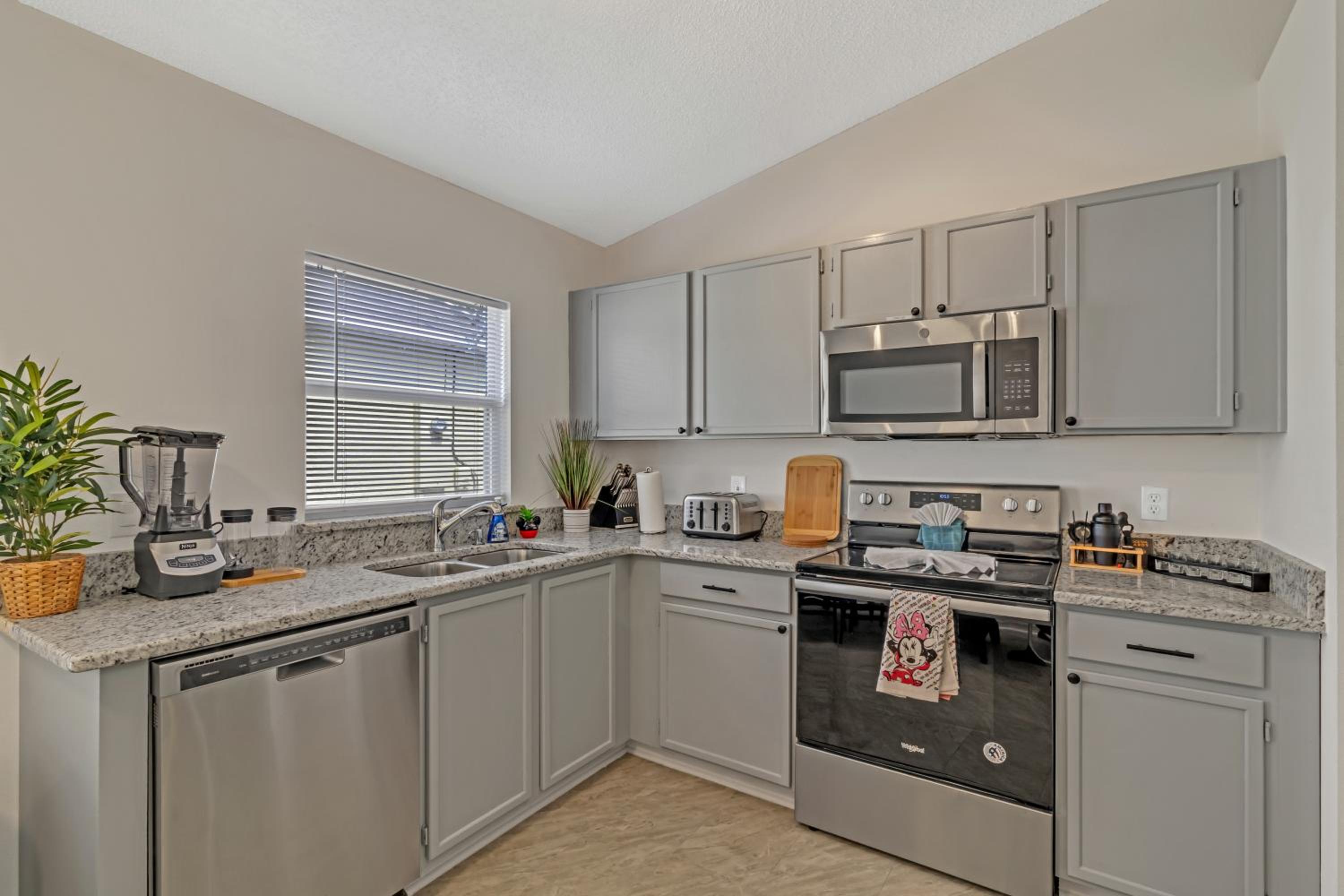 Disney Themed House Free Heated Pool close Disney 5br 9bd