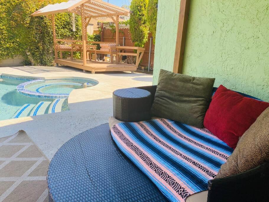 Endless summer in LA *HEATED POOL/HOT TUB/CABANA*