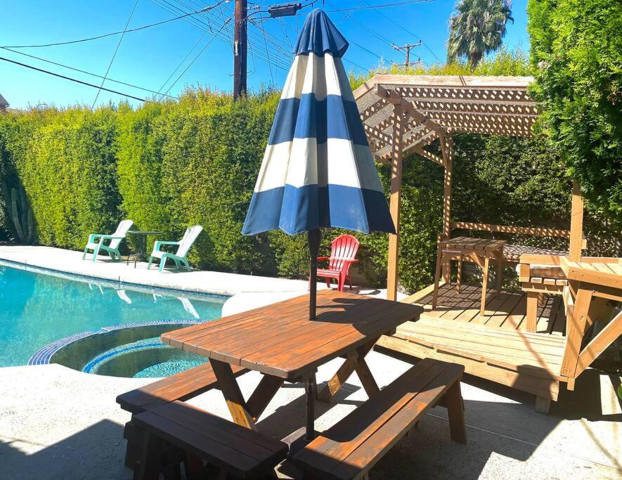 Endless summer in LA *HEATED POOL/HOT TUB/CABANA*