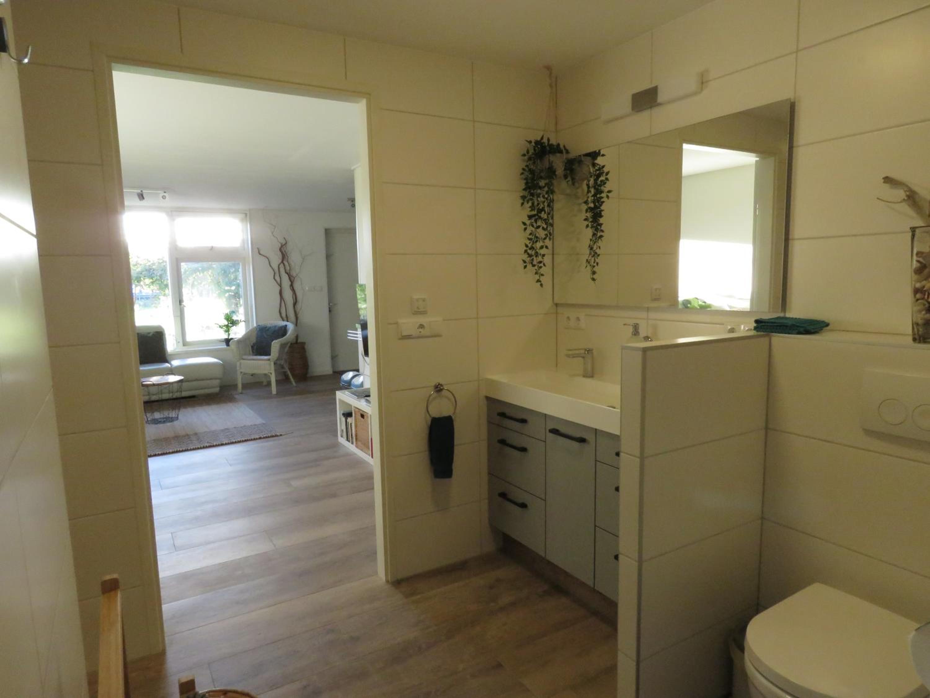 in de Boomgaard en Burgh Haamstede — bathroom