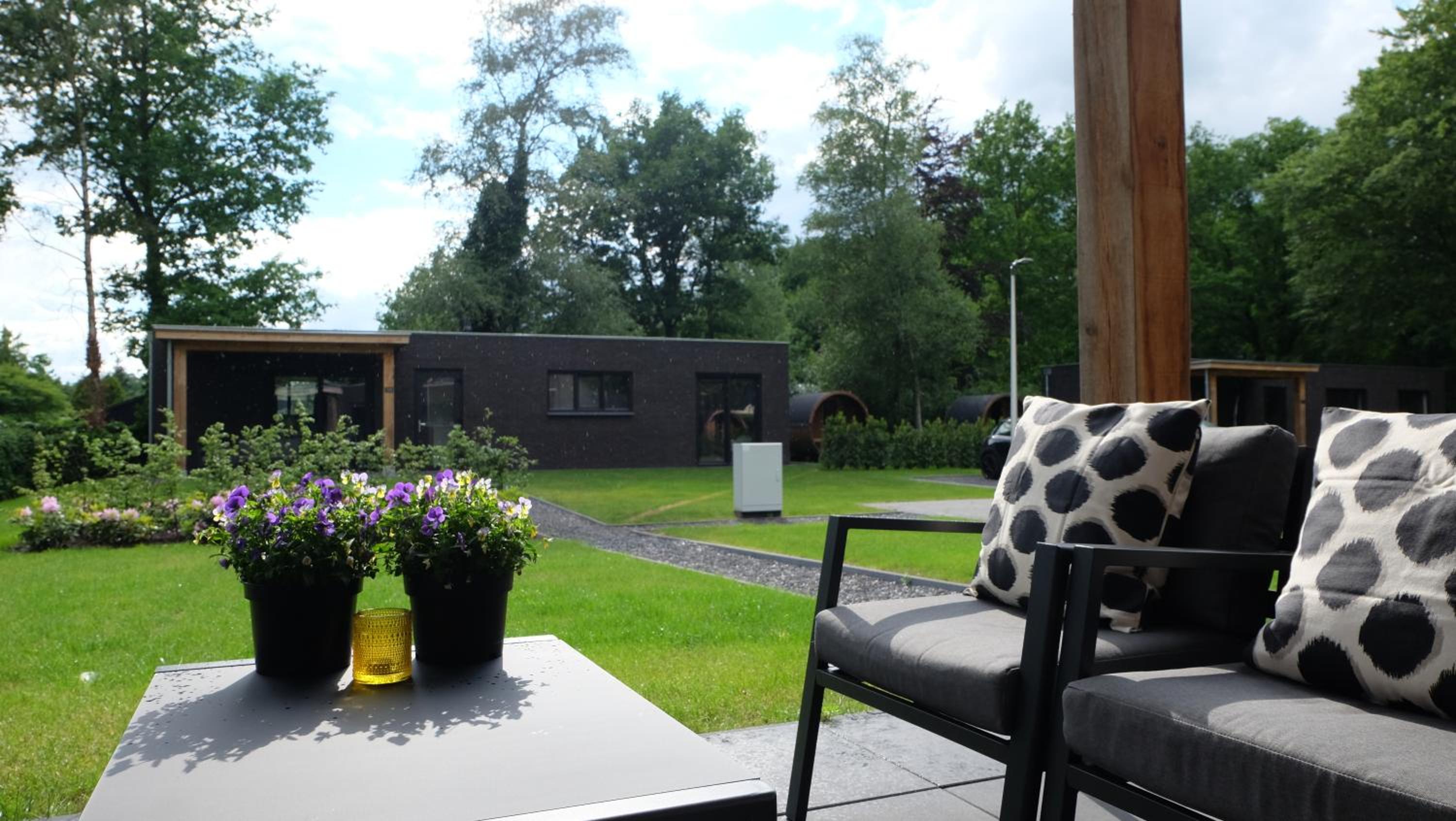 The Black Oak - Luxe bungalow met prive sauna view 2