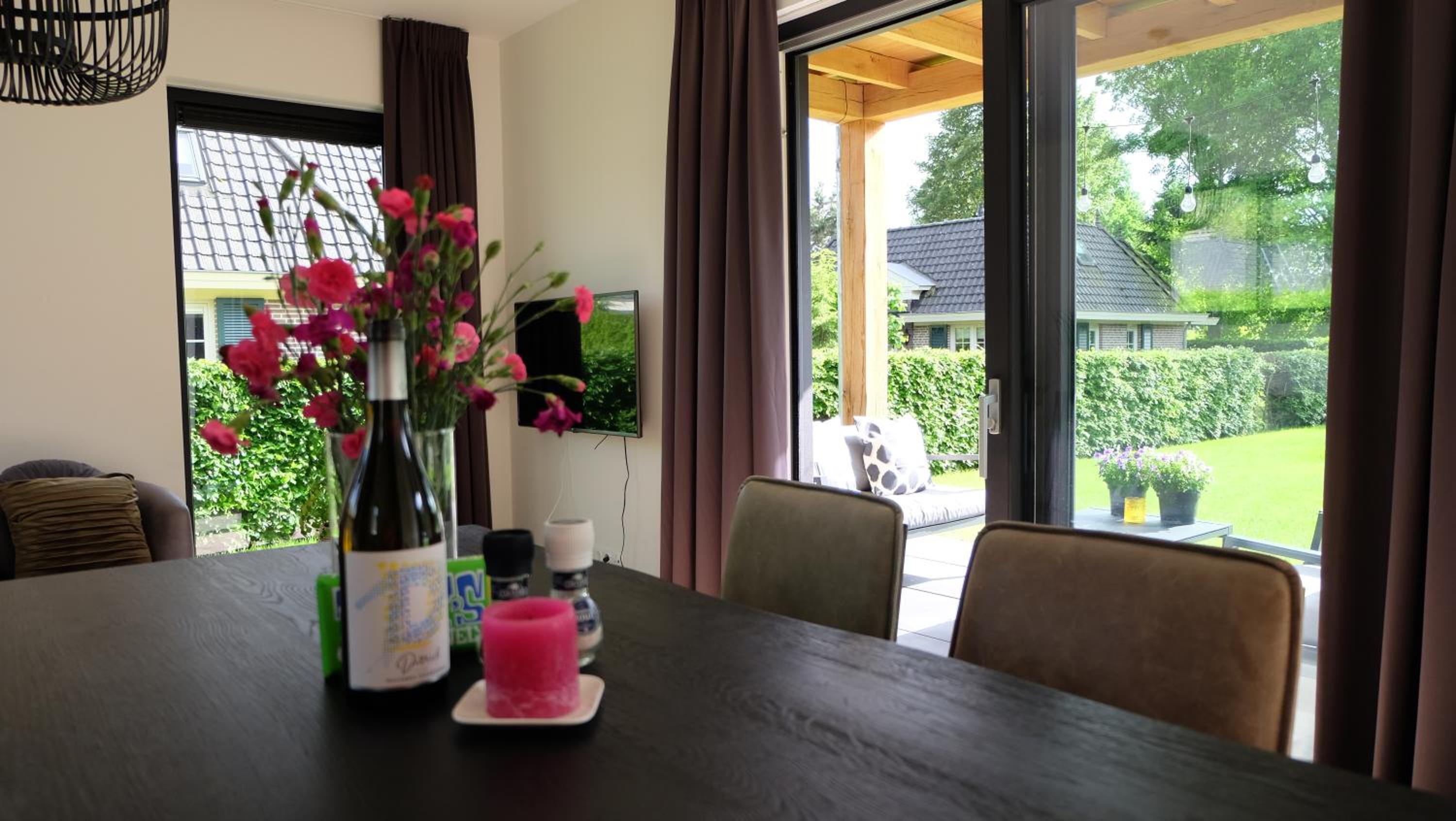 The Black Oak - Luxe bungalow met prive sauna view 5