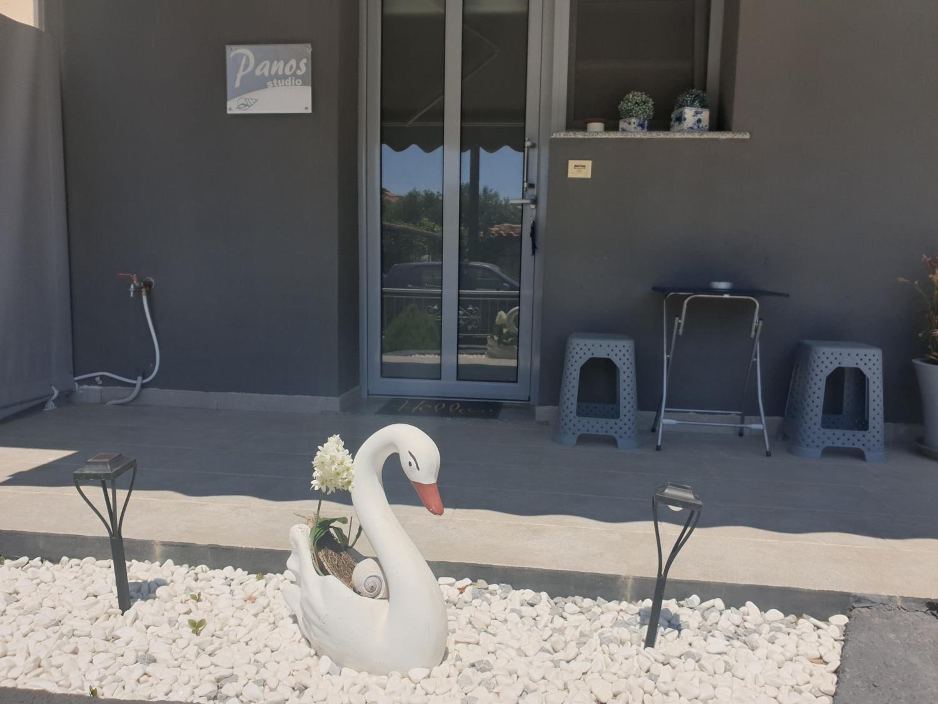 PANOS' STUDIO view 3