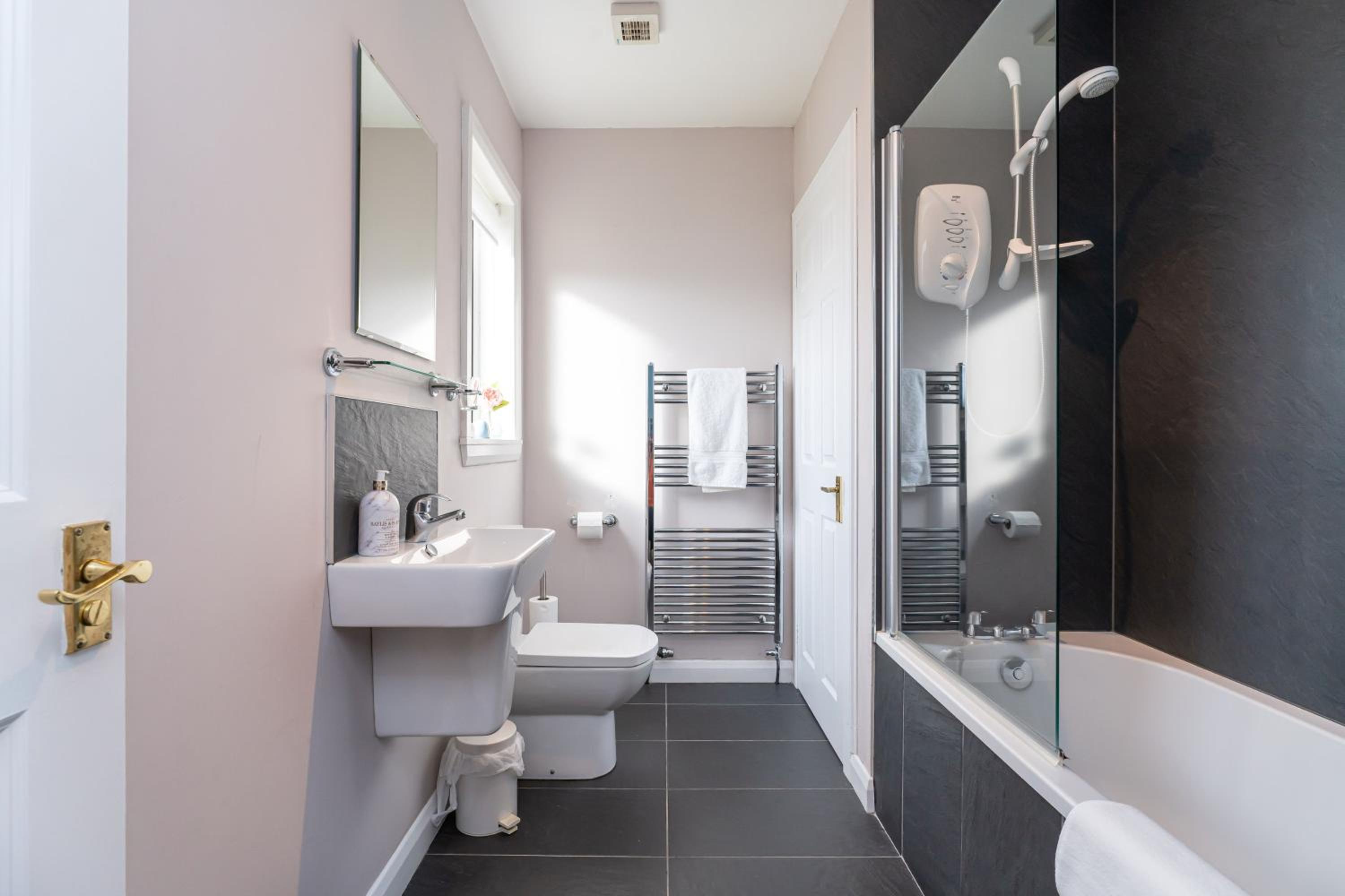 NEW Four Bedroom House - all rooms ensuite, photo 25