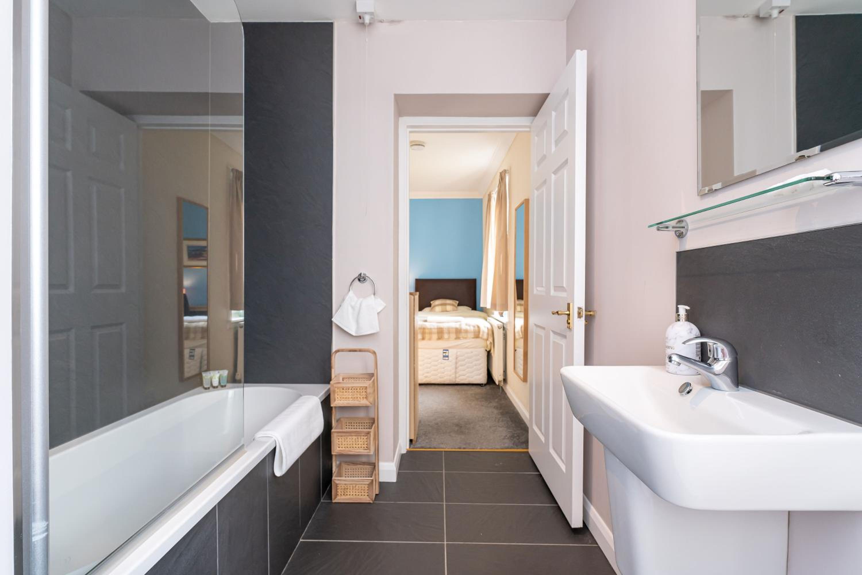 NEW Four Bedroom House - all rooms ensuite, photo 31