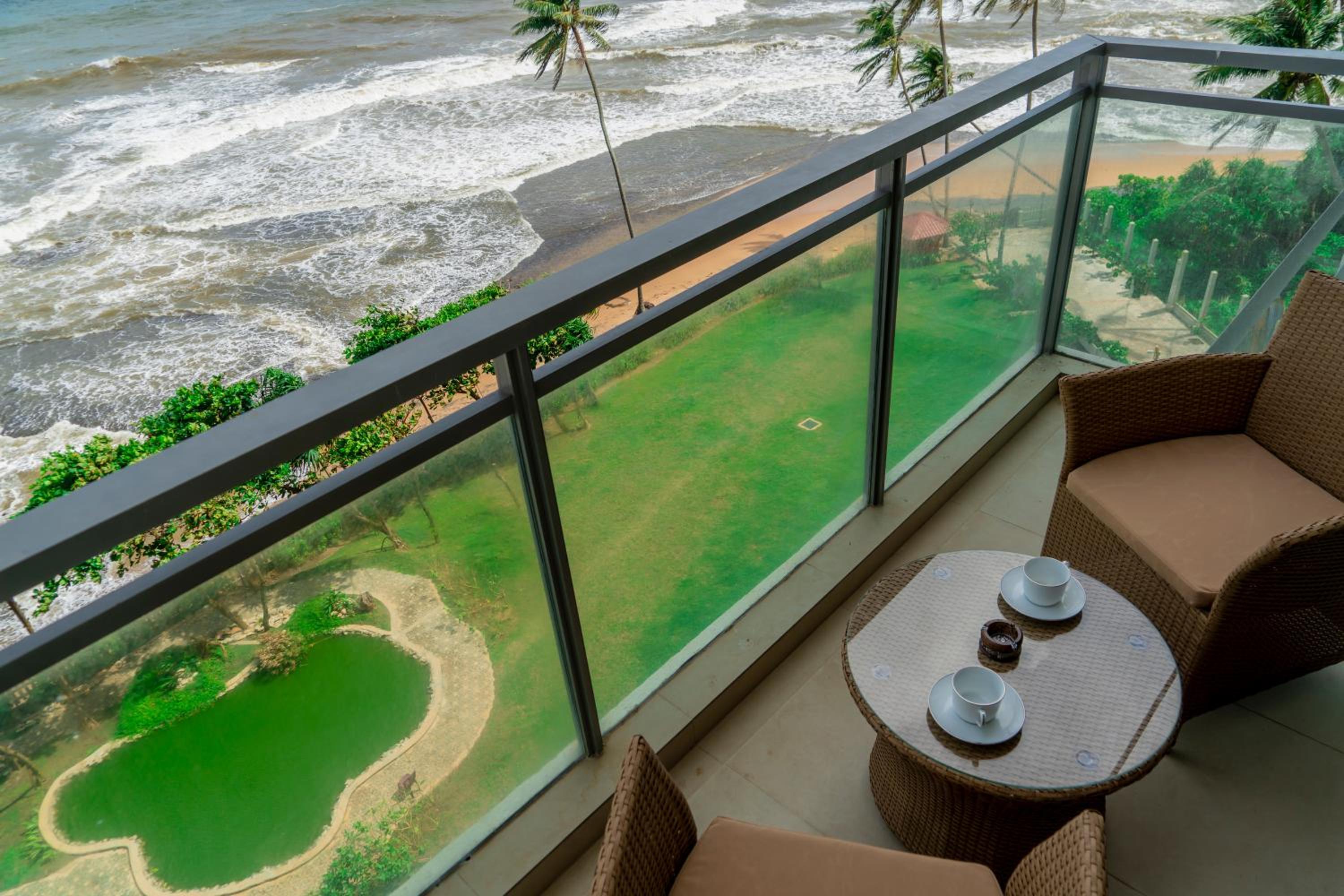 Oceanfront Galle Apartment L4-10 view 5