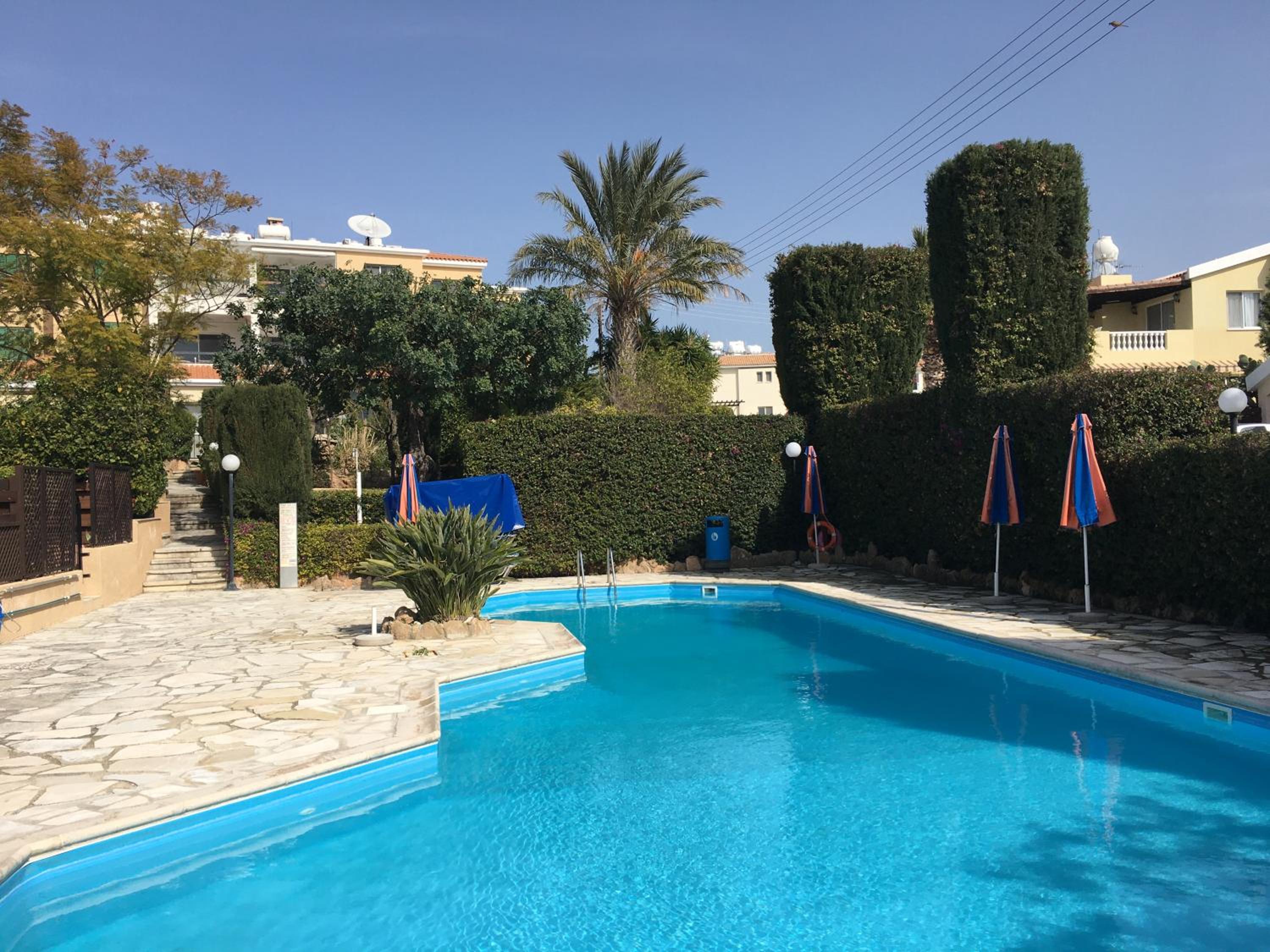 Eva Gardens corner house with stunning garden and huge swimming pool next to CORAL BAY