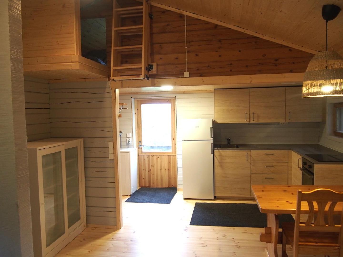 Pinetree Cottages Sunny cabin view 5