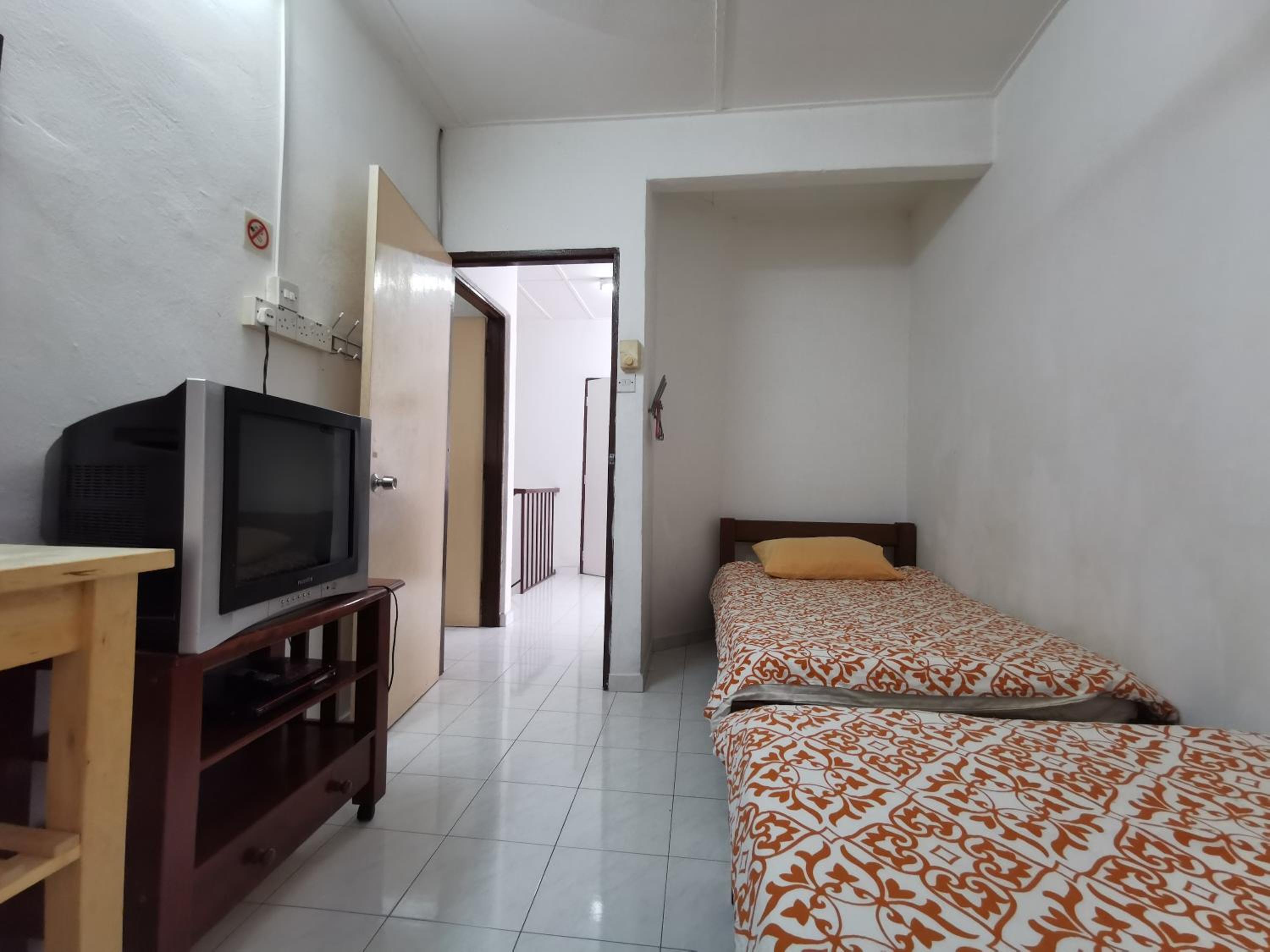 Cheerful 4-Bedrooms Residents Home photo 8
