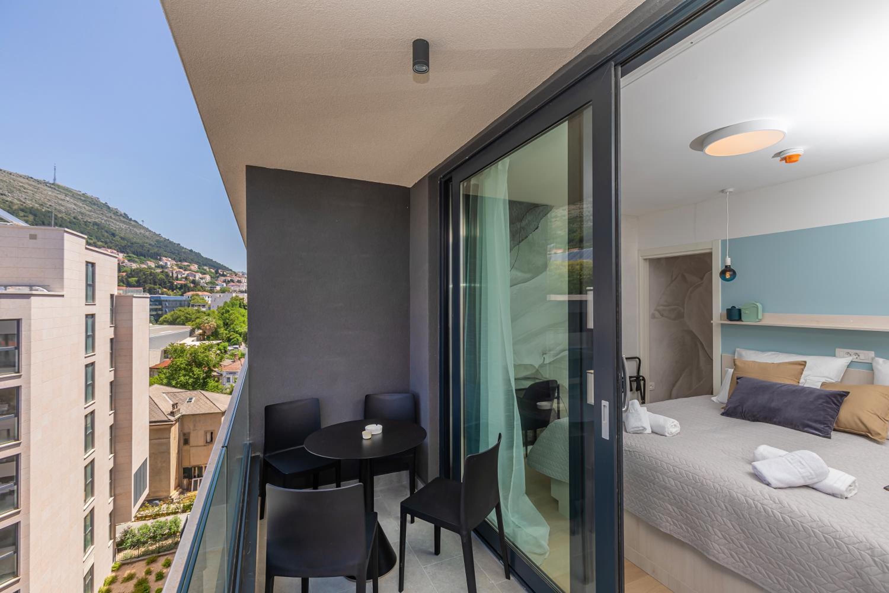 Sunny LOL Port Apartments in the city centre