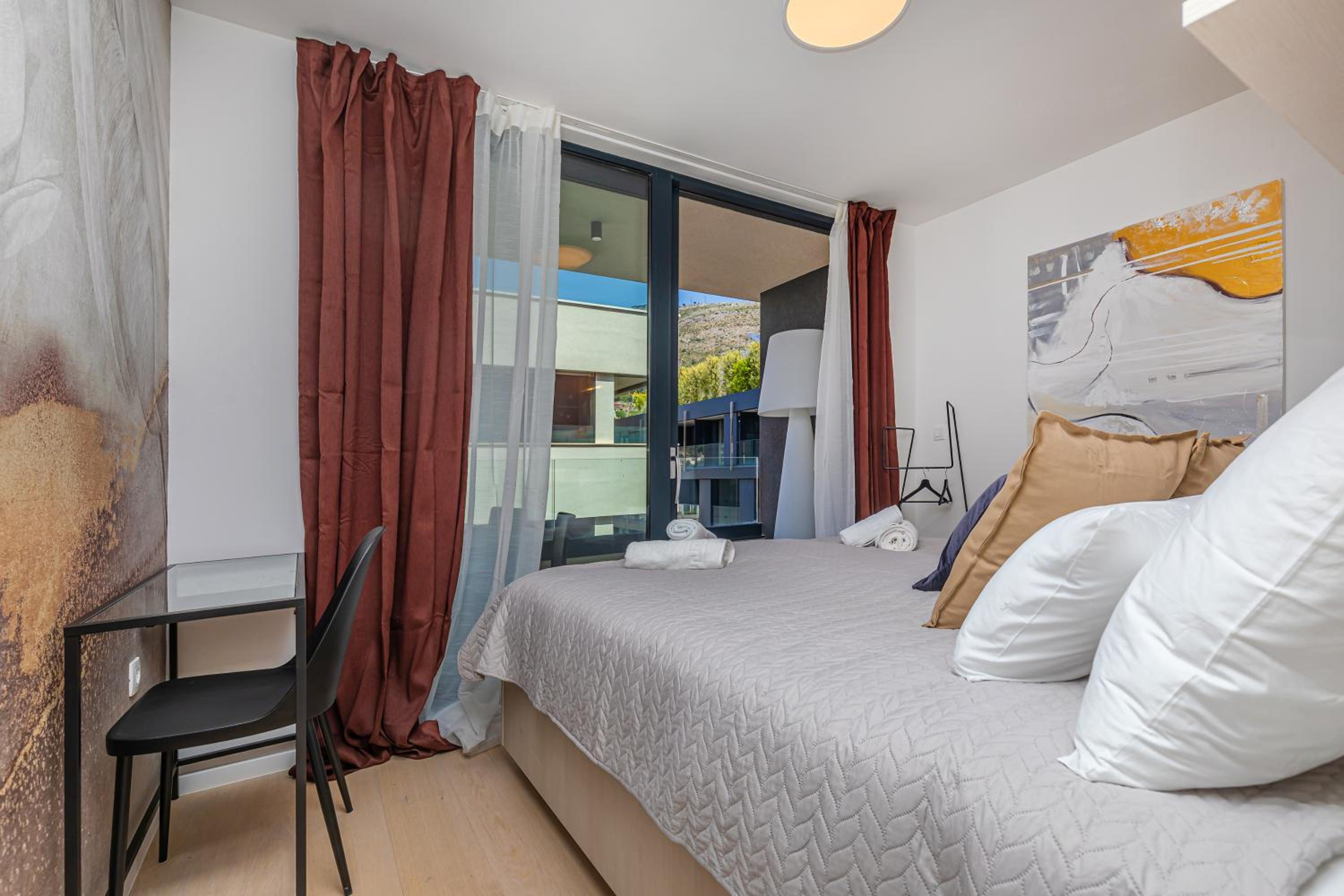 Sunny LOL Port Apartments in the city centre