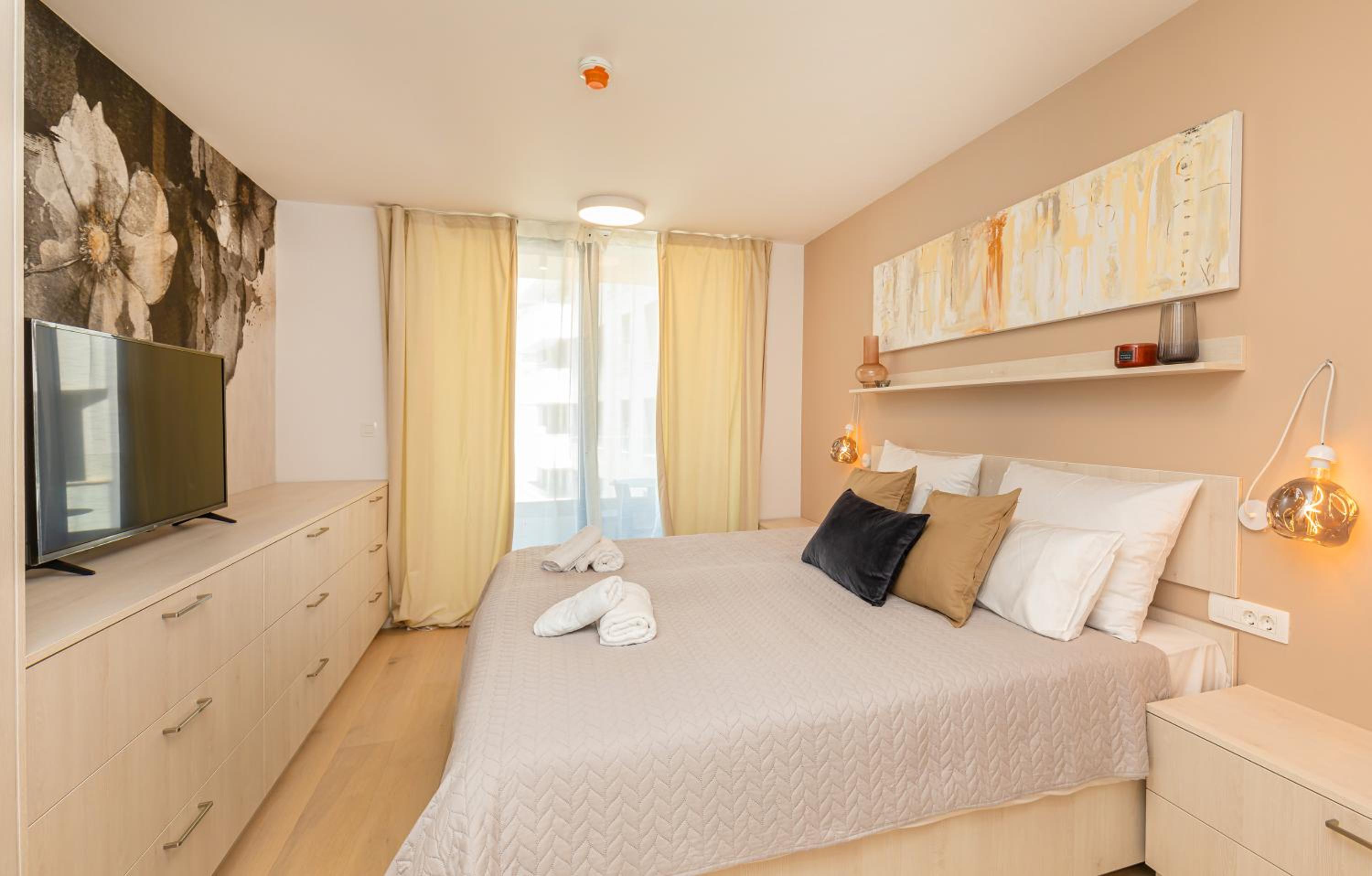Sunny LOL Port Apartments in the city centre