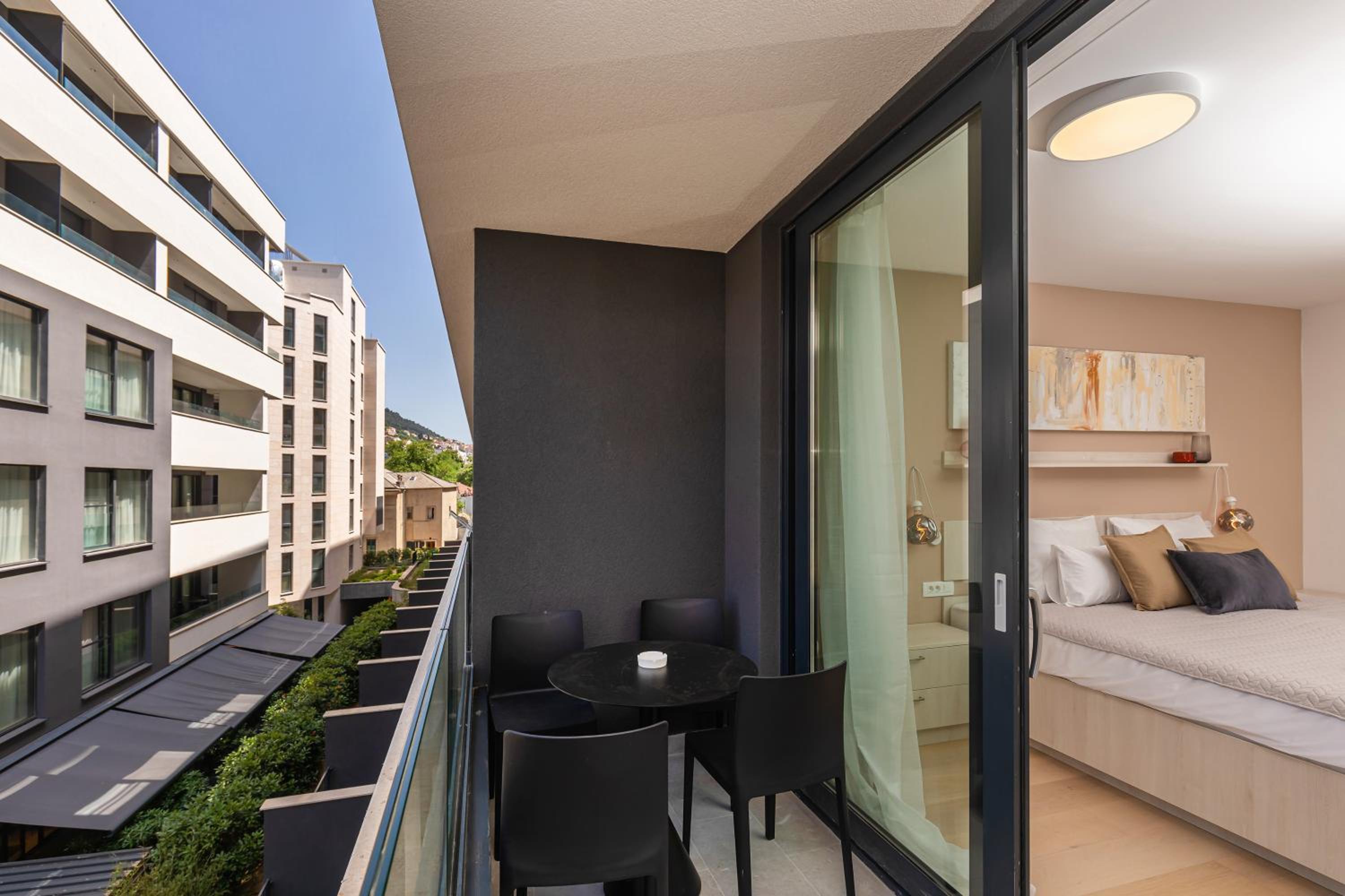 Sunny LOL Port Apartments in the city centre