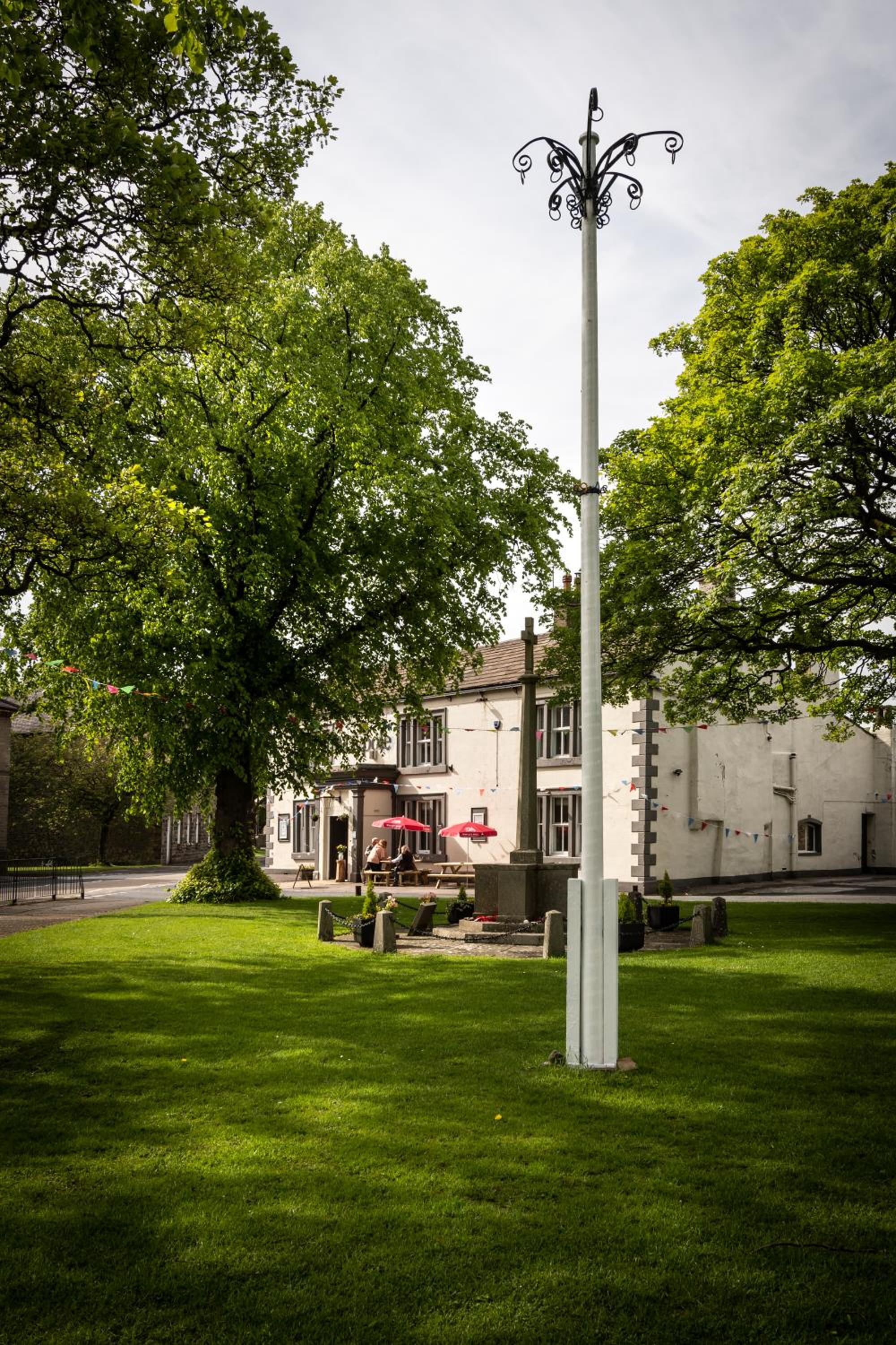 Maypole Inn