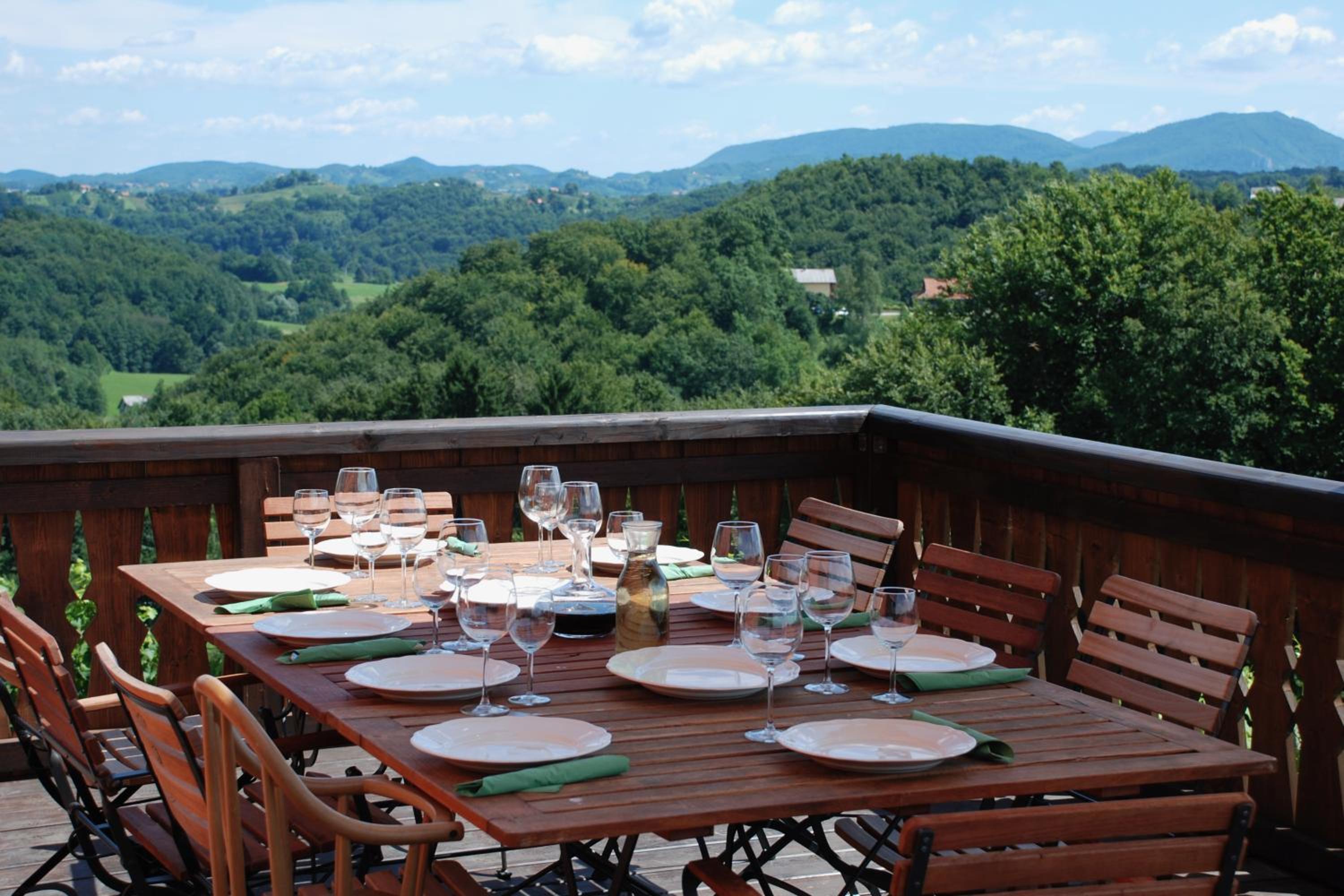 Hisa Vina view 3