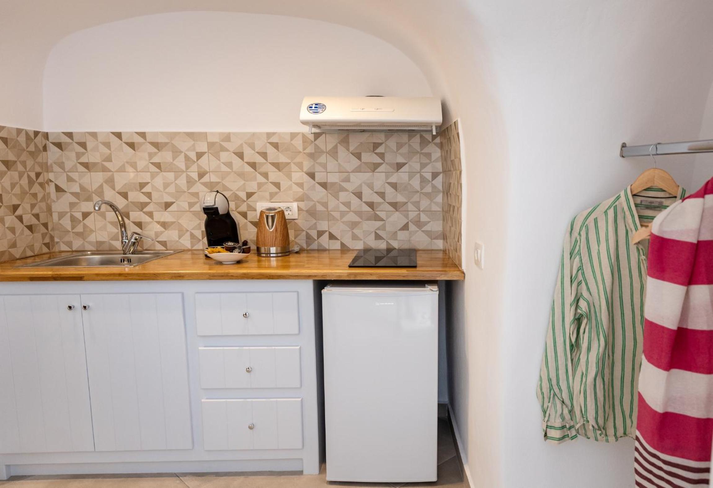 Sunborn Oia Suites en Oia — kitchen