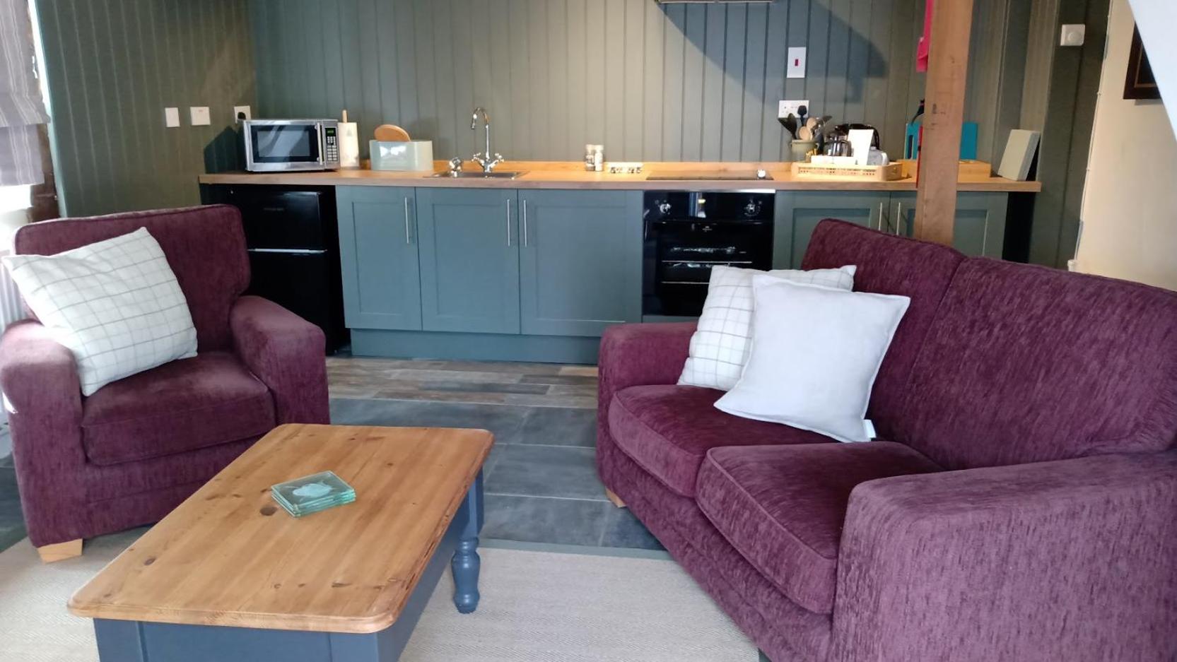 Whitewells Farm Cottages - 7 exceptionally well appointed pet friendly barn conversions set in 10 acres of gardens, fields and woodland suitable from 2 to 