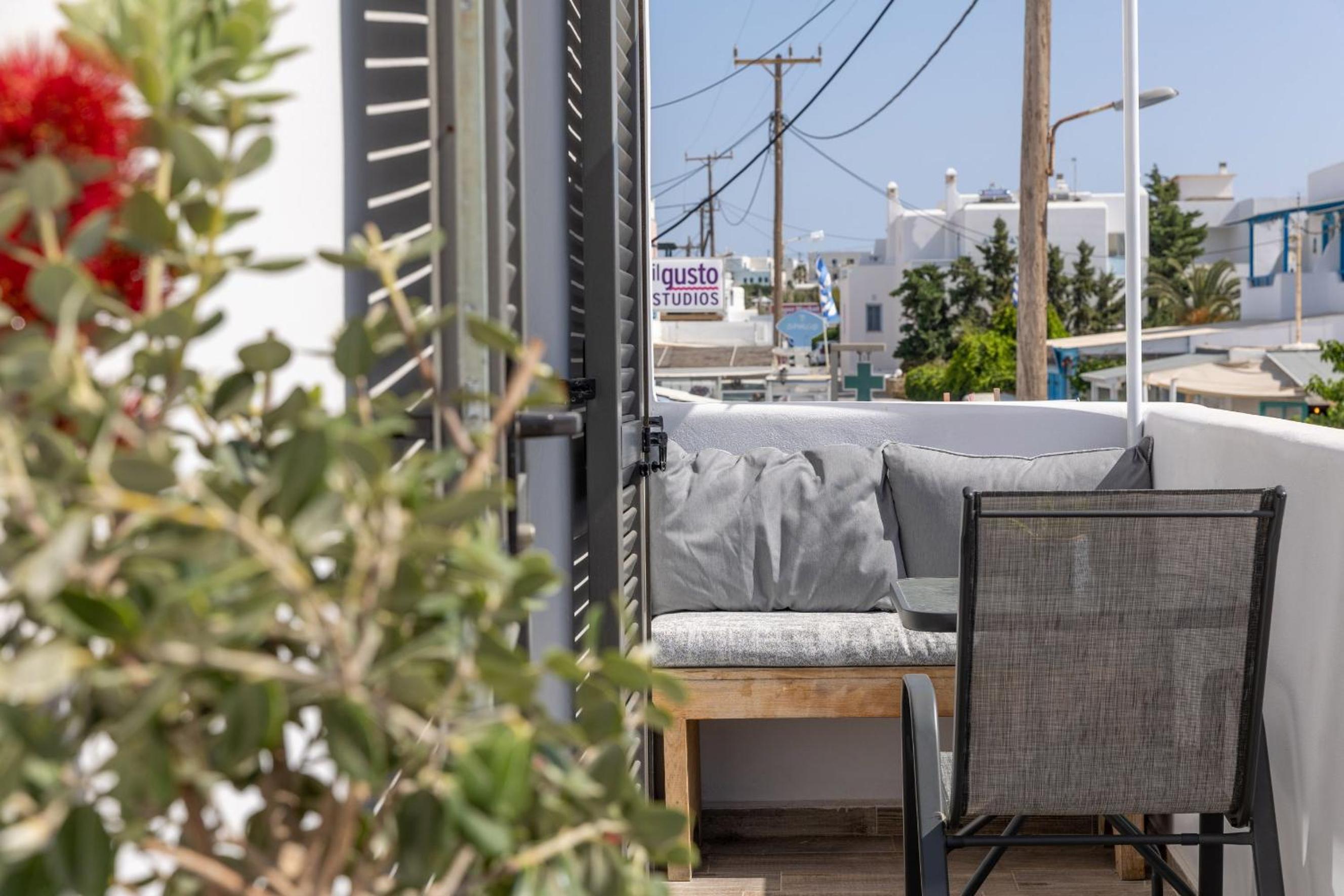 Naxos Petite Studios