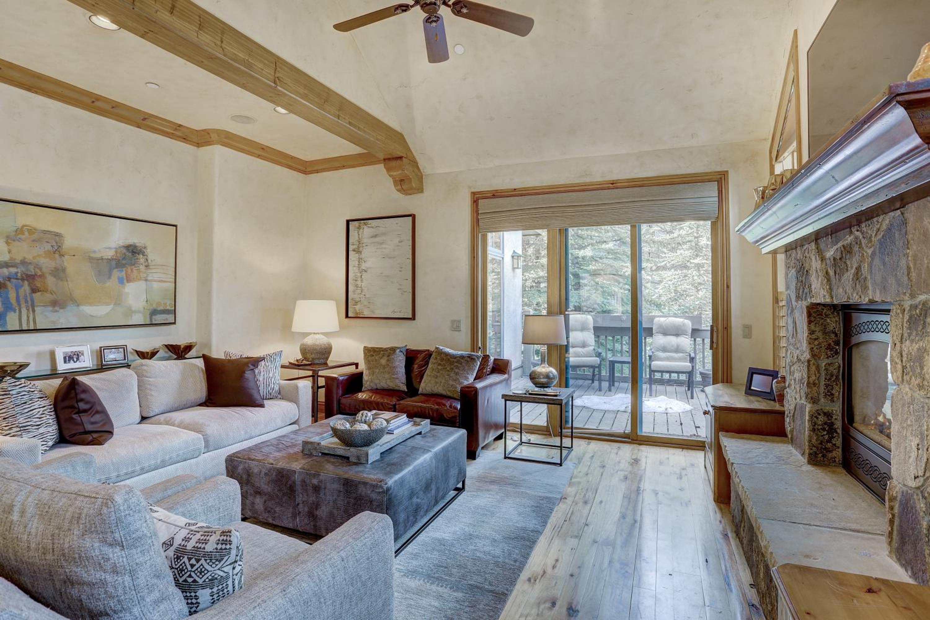 4BR Plus Den Platinum Townhome, Walk to lift townhouse view 3