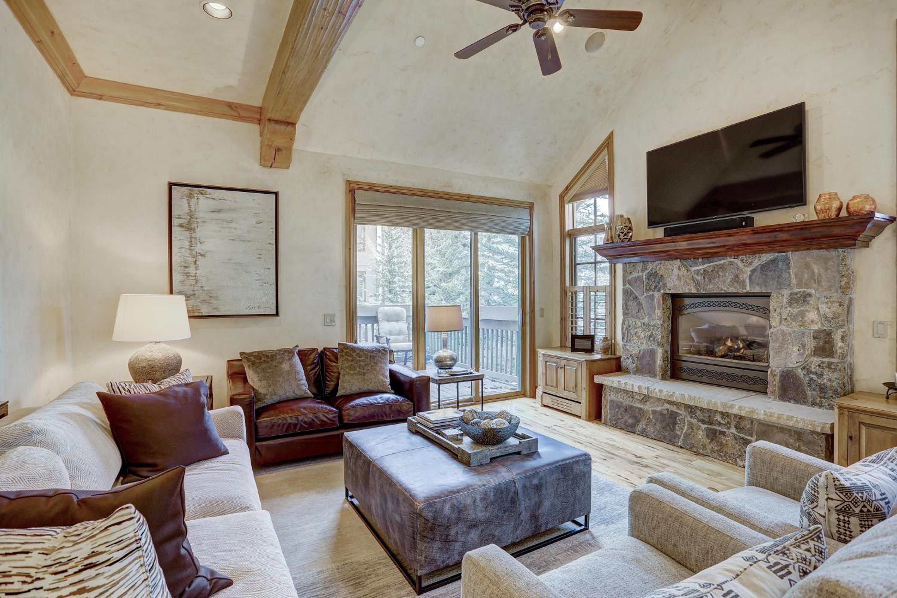 4BR Plus Den Platinum Townhome, Walk to lift townhouse view 2