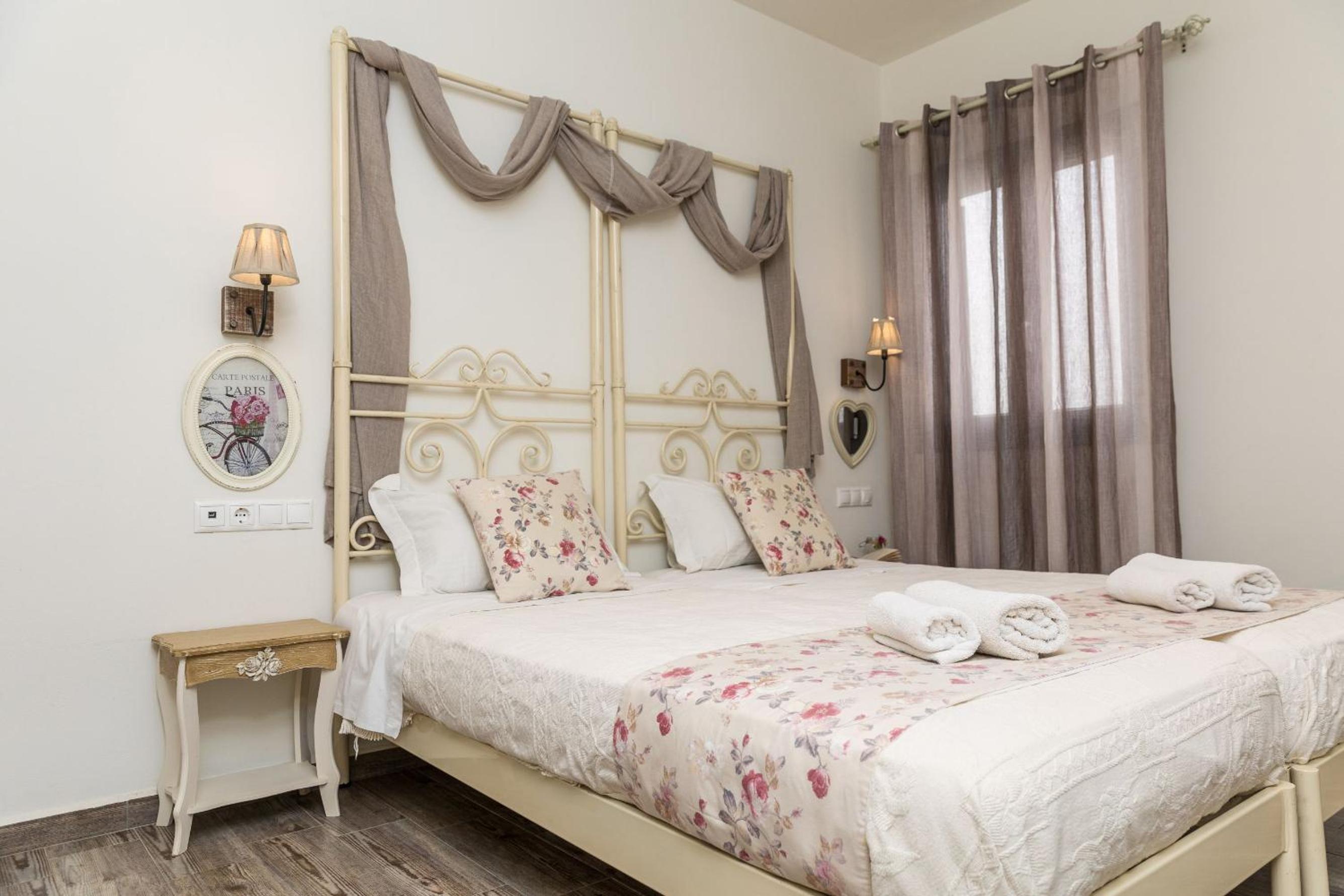 Naxos Petite Studios