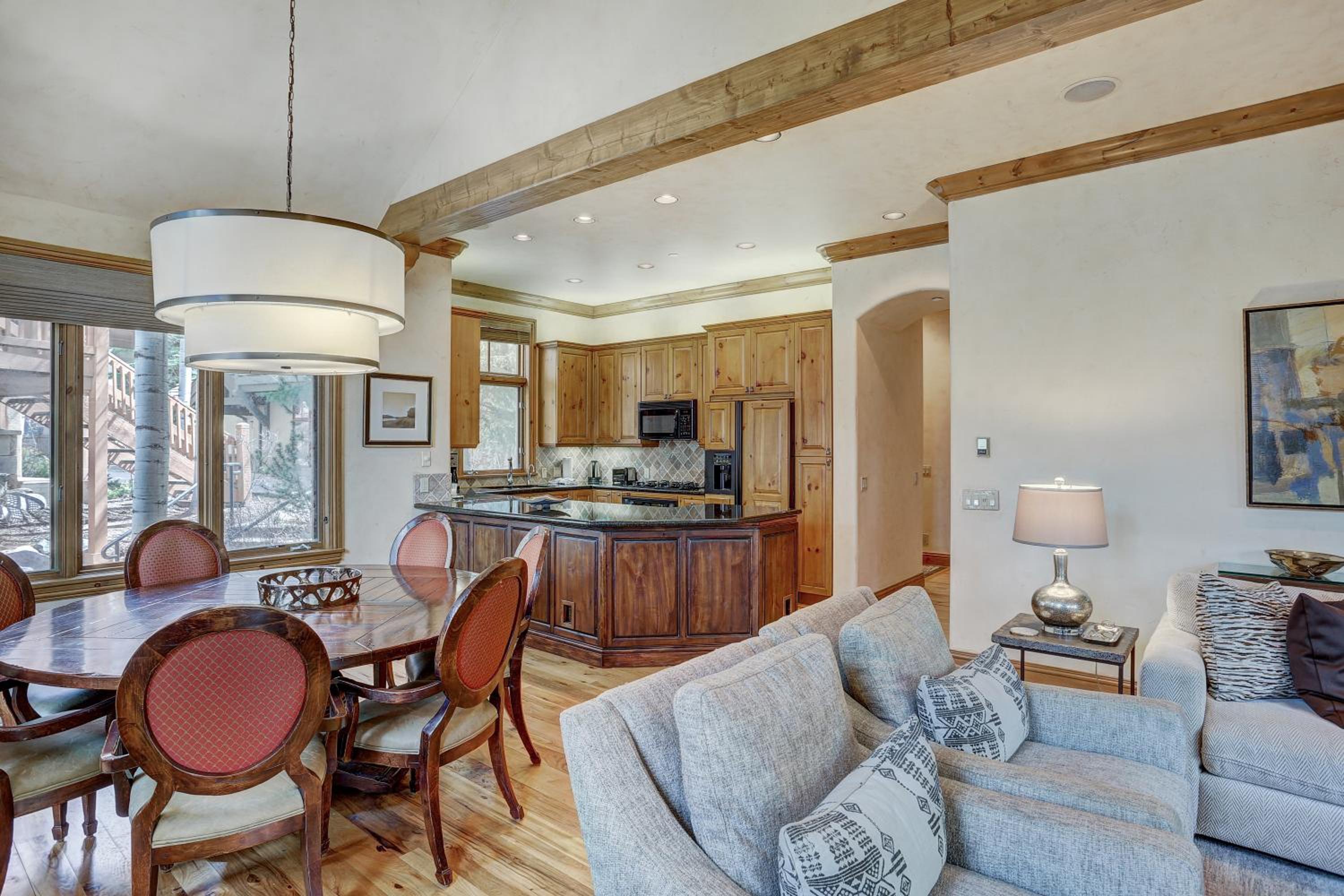 4BR Plus Den Platinum Townhome, Walk to lift townhouse view 5