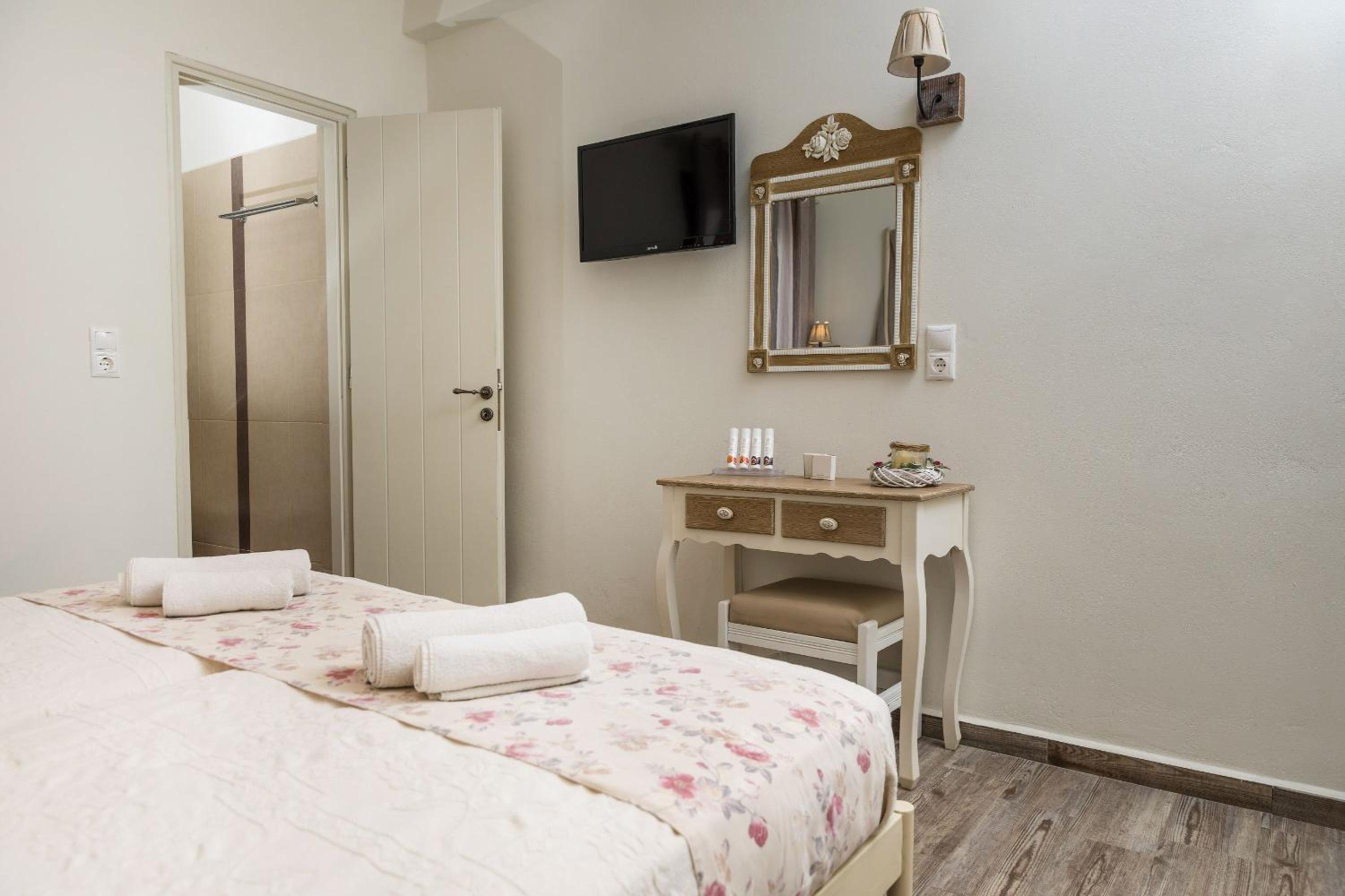 Naxos Petite Studios