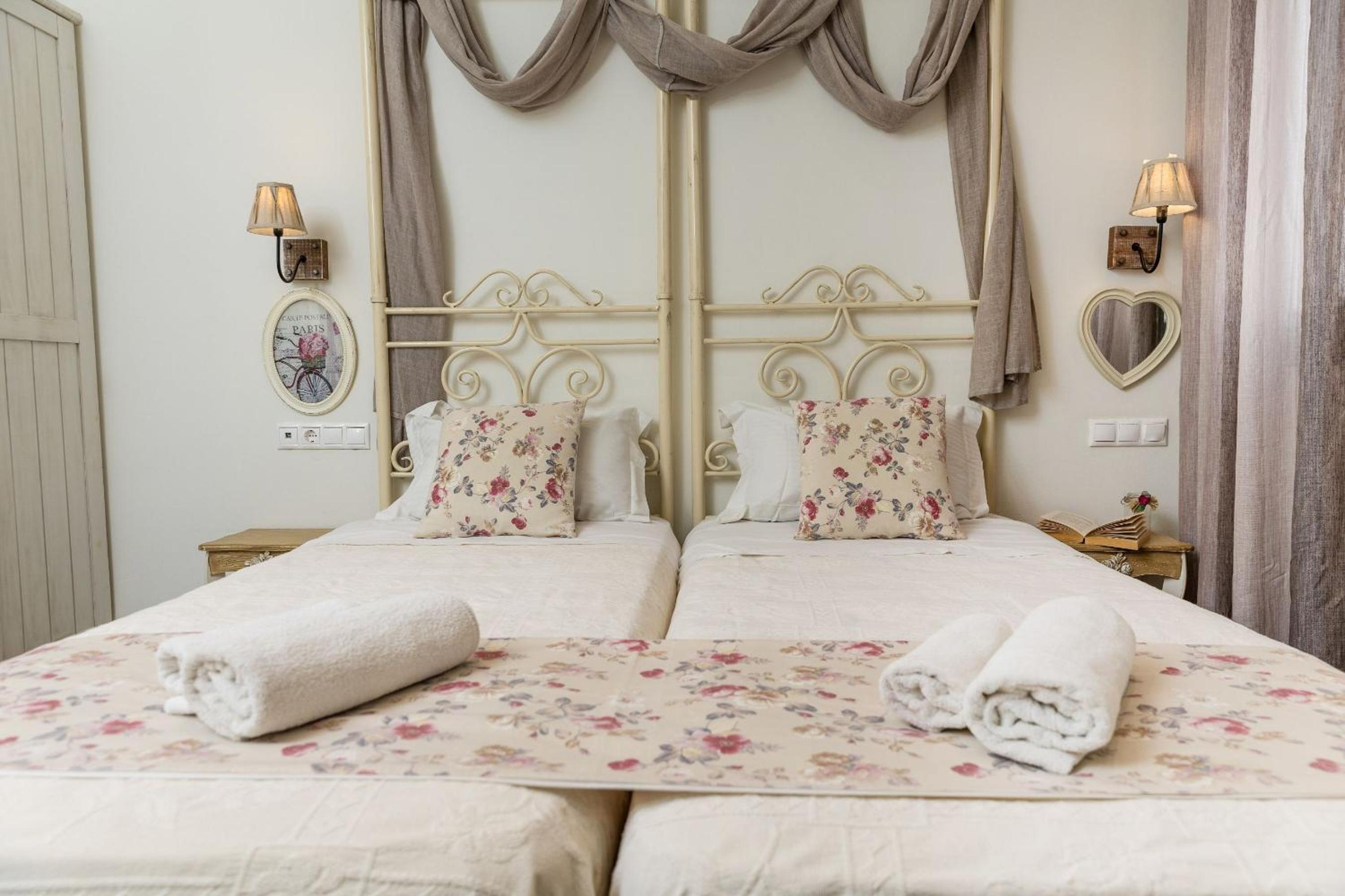 Naxos Petite Studios