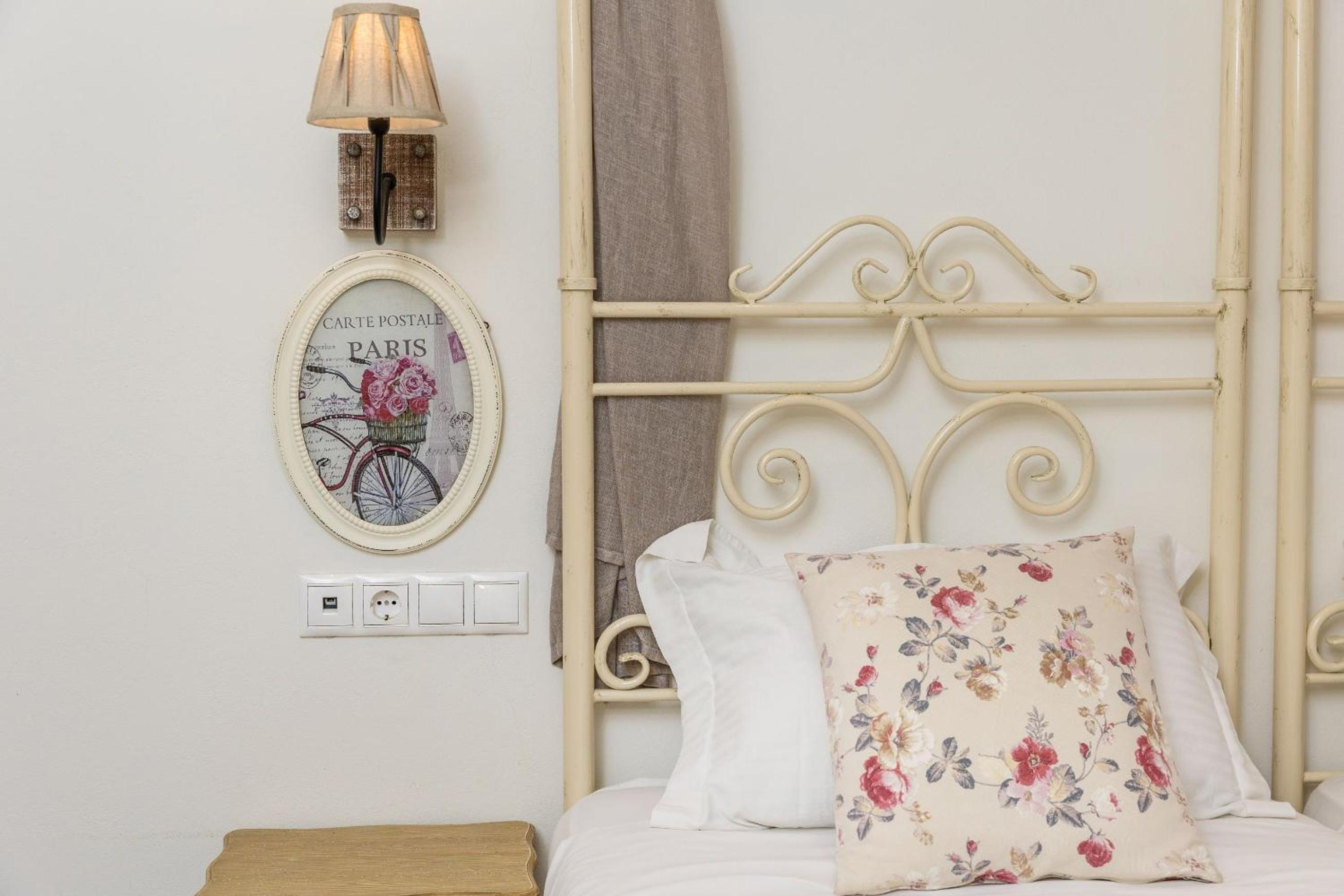 Naxos Petite Studios