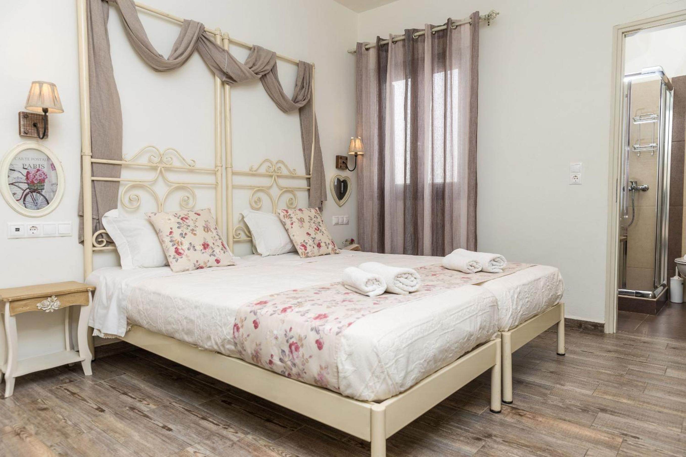 Naxos Petite Studios