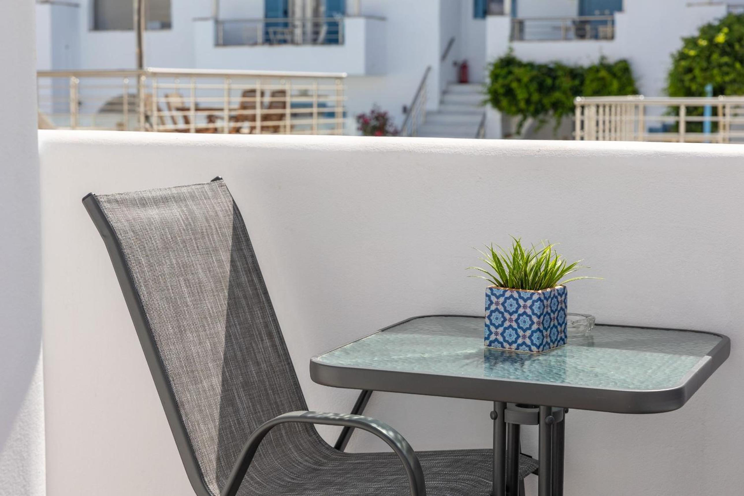 Naxos Petite Studios