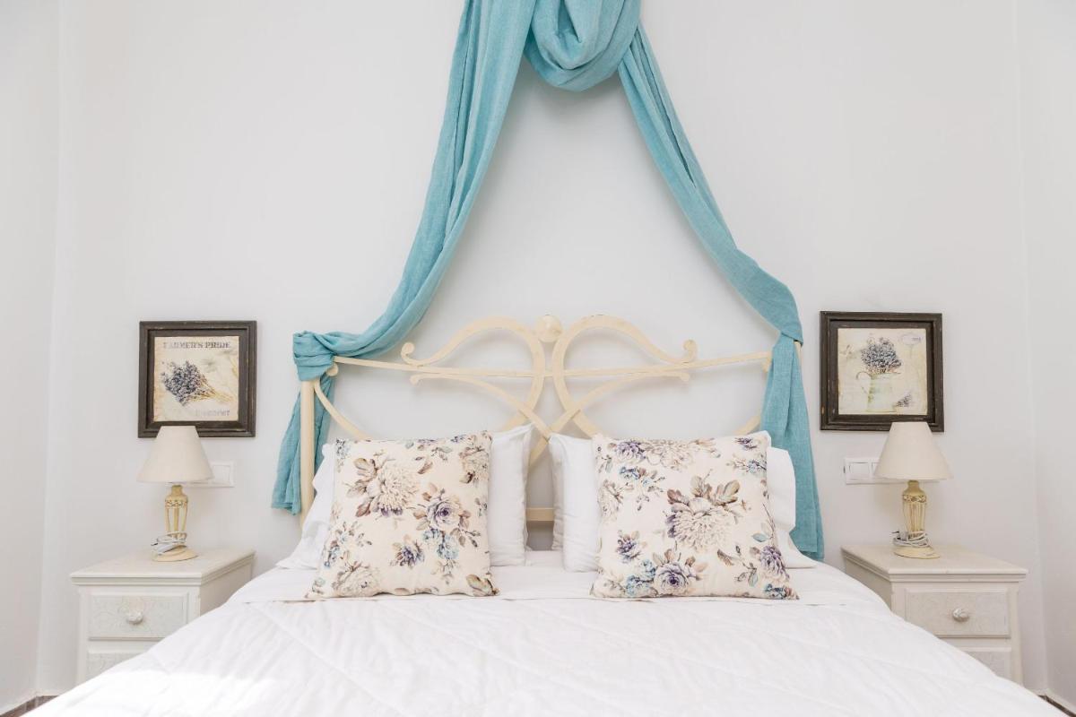 Naxos Petite Studios