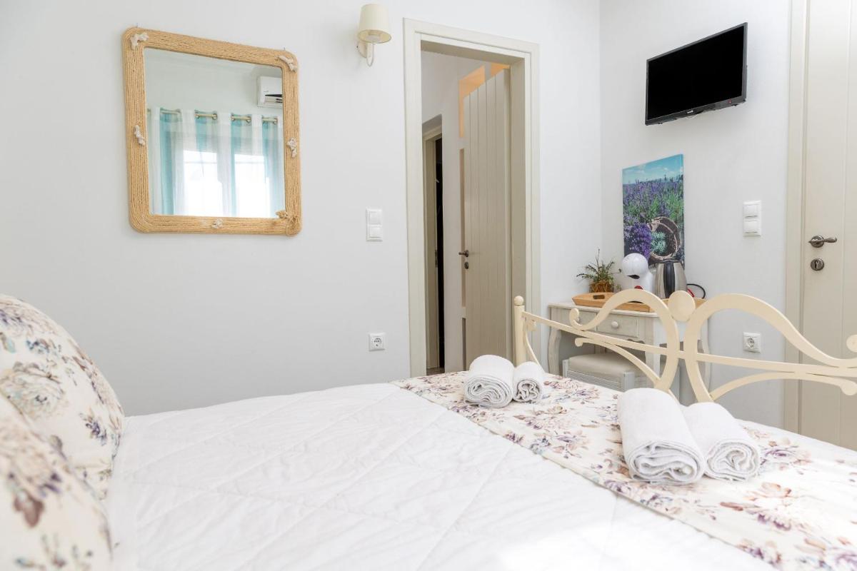 Naxos Petite Studios