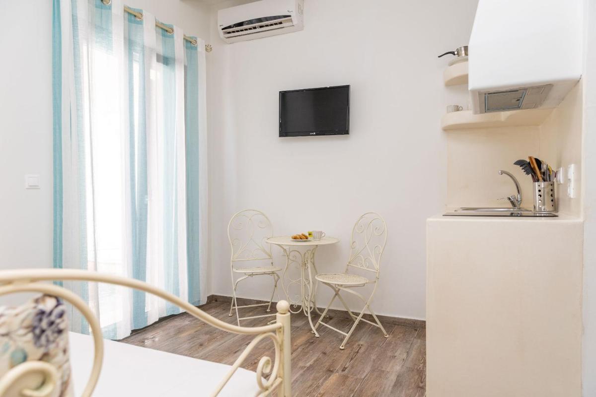 Naxos Petite Studios