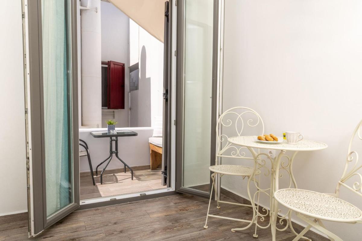 Naxos Petite Studios