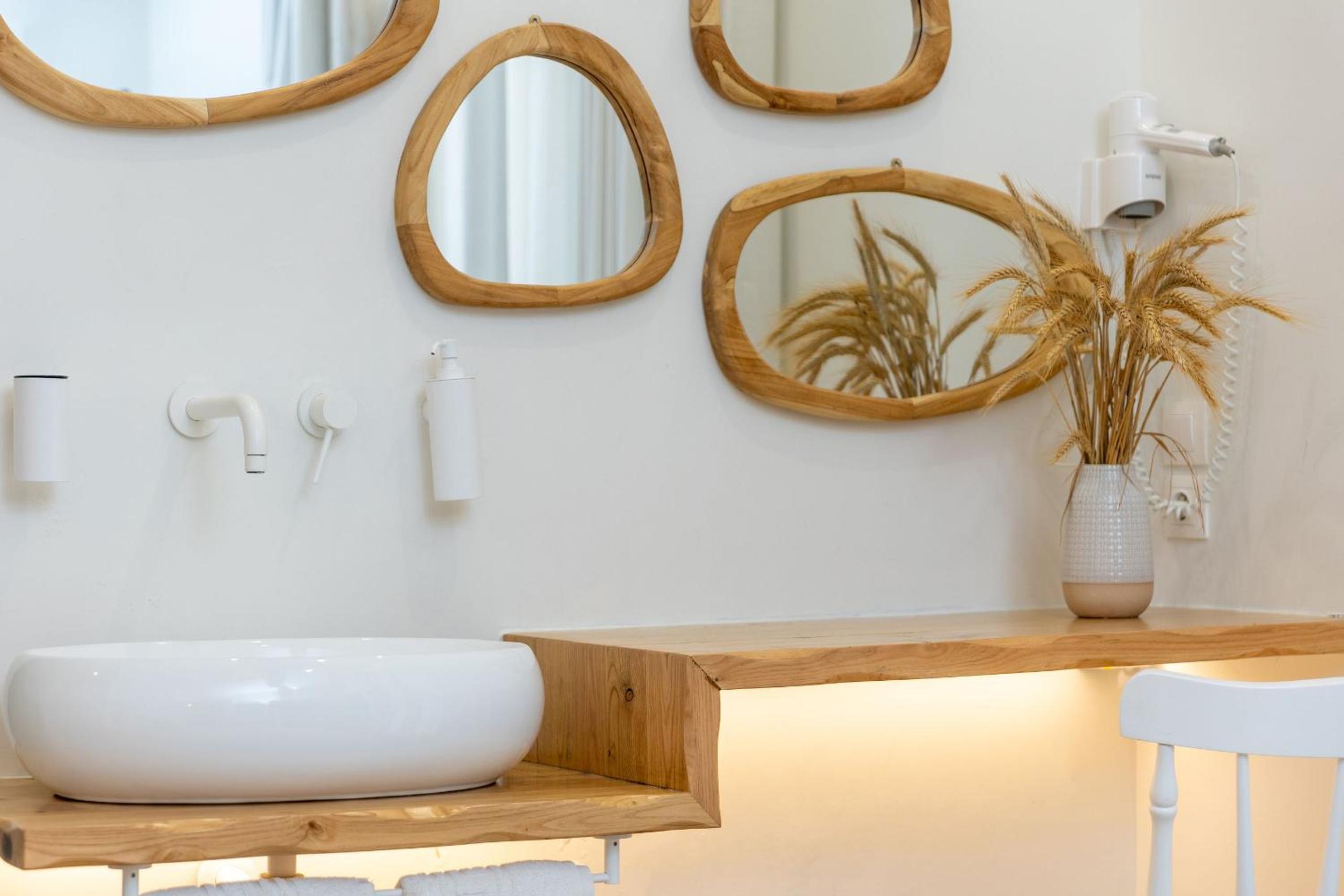 Naxos Petite Studios