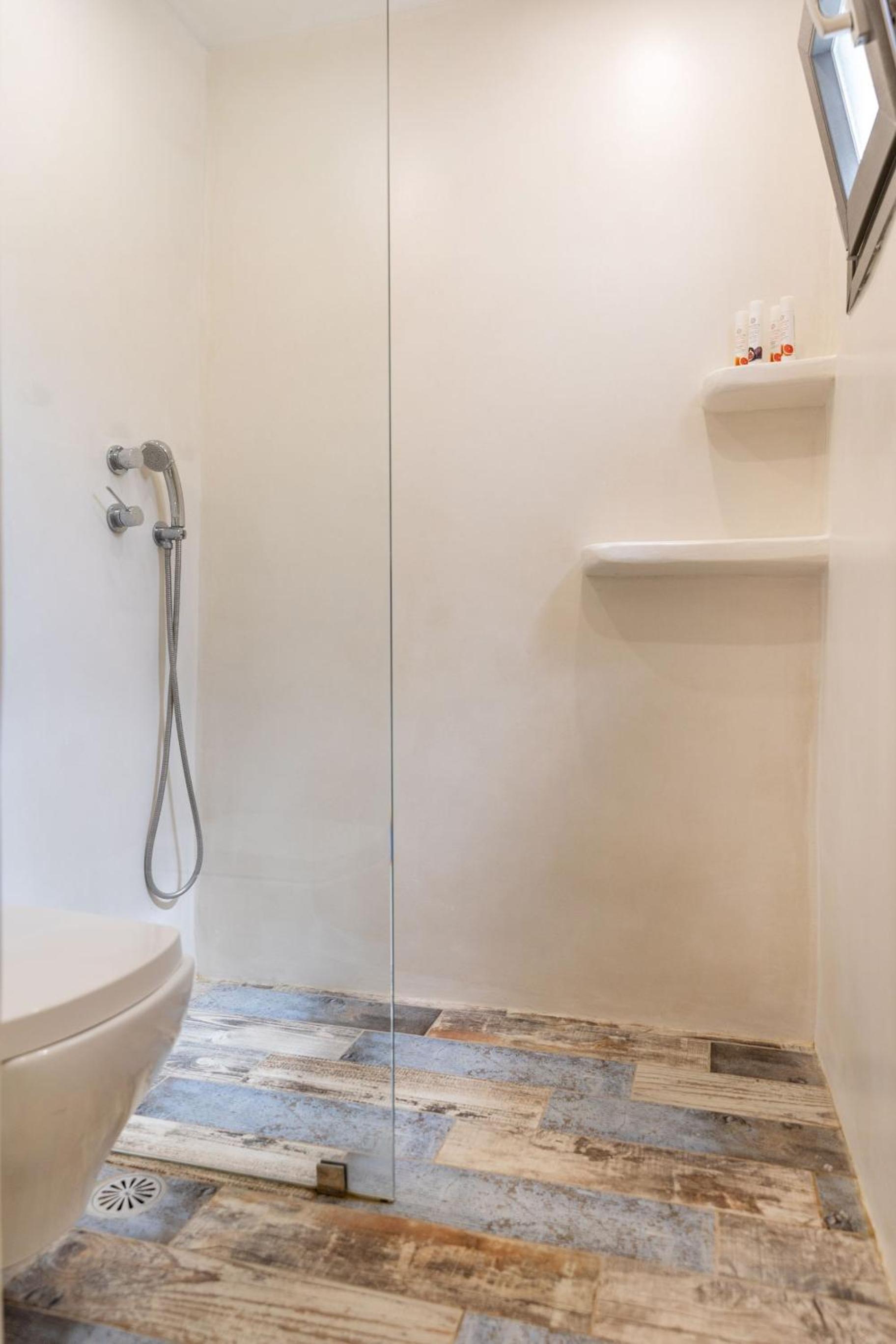 Naxos Petite Studios