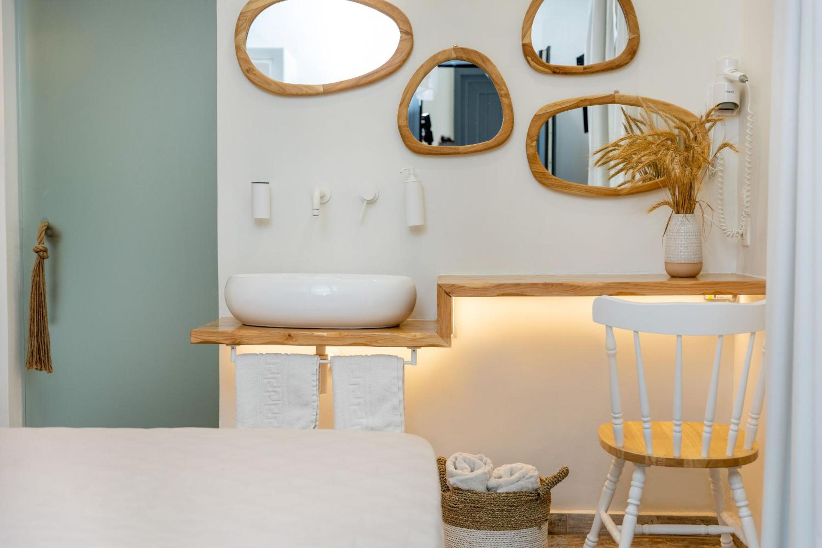 Naxos Petite Studios