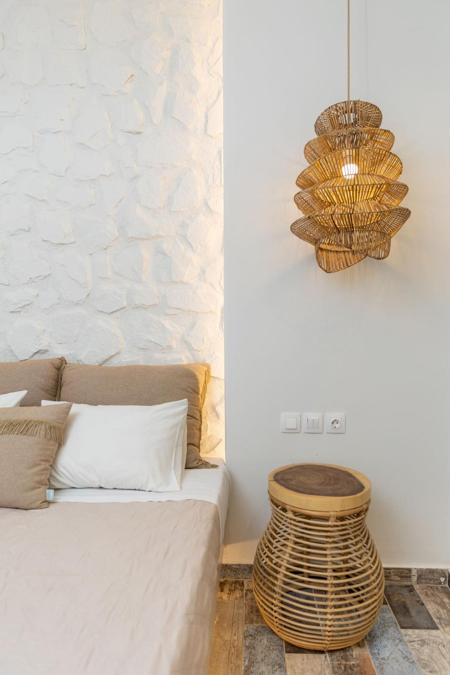 Naxos Petite Studios