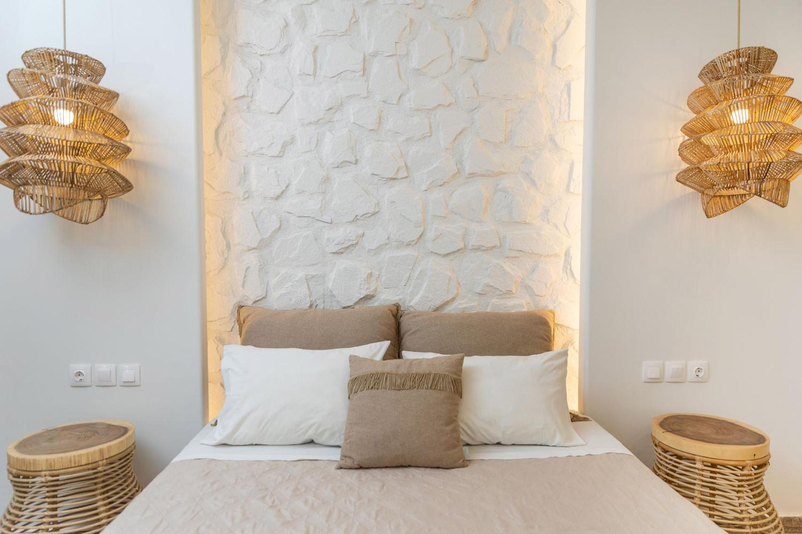 Naxos Petite Studios
