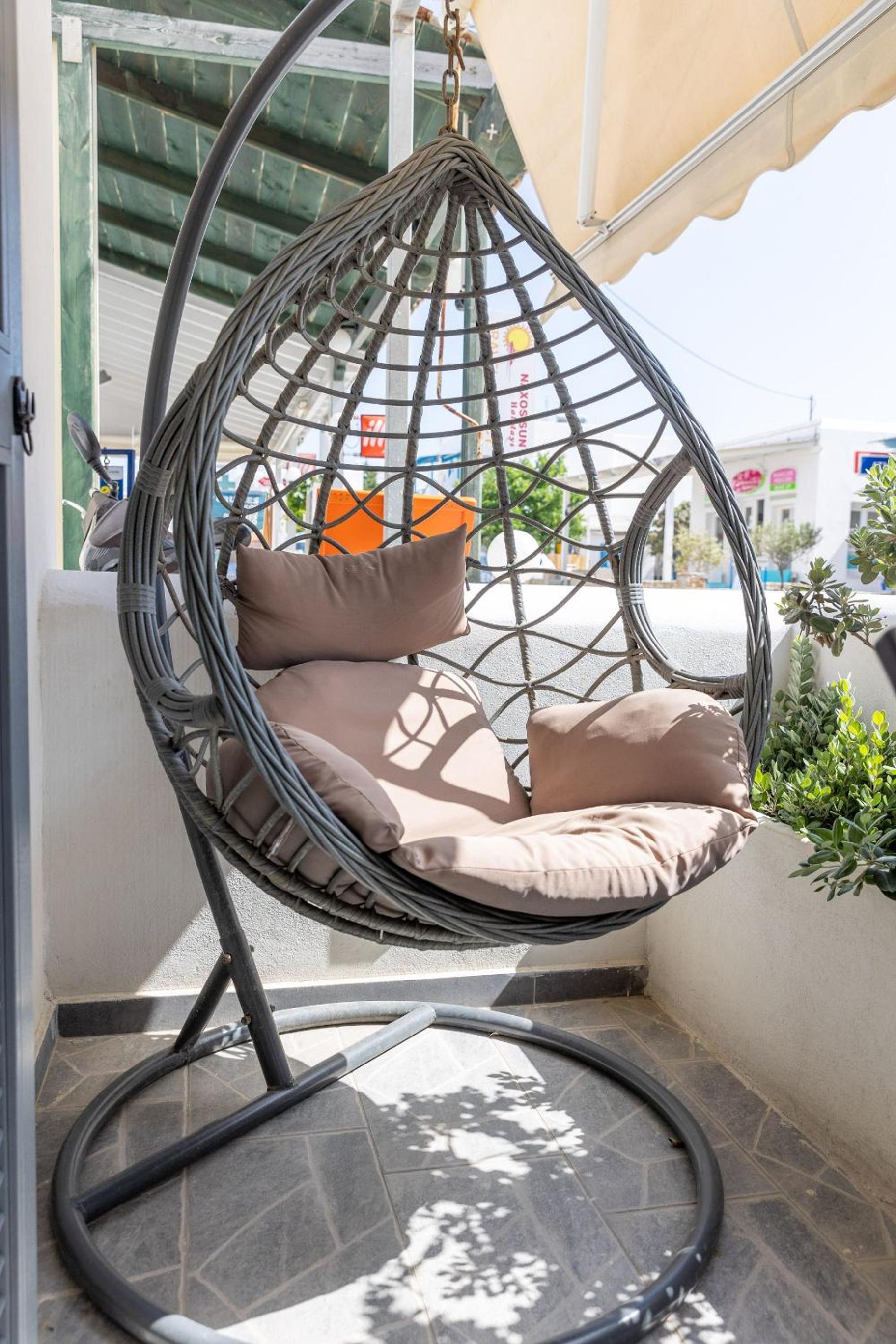 Naxos Petite Studios