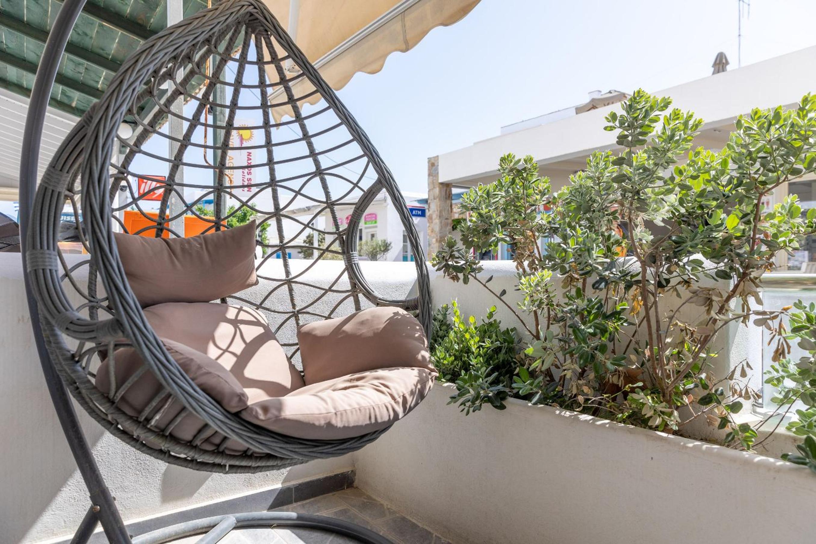 Naxos Petite Studios