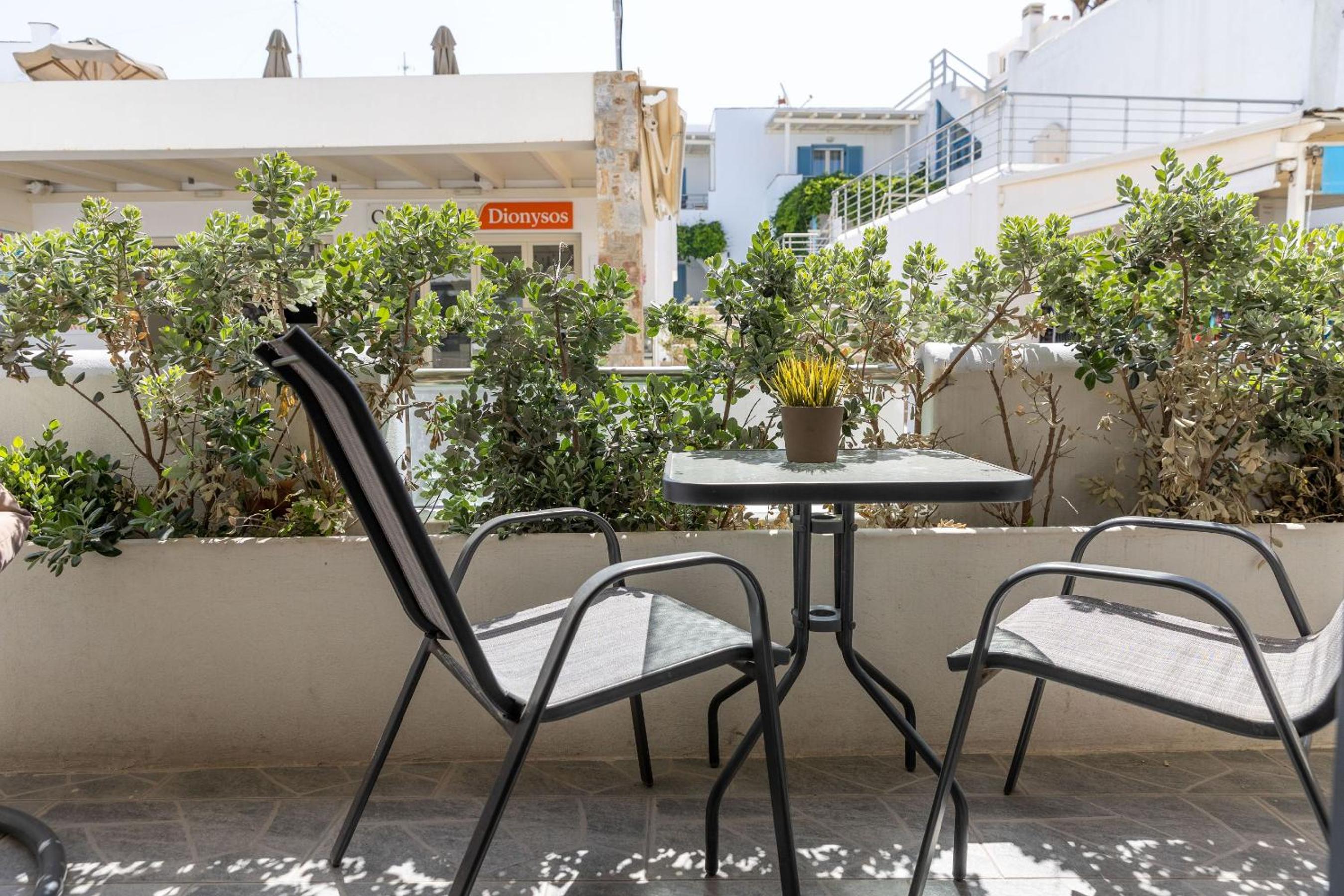 Naxos Petite Studios