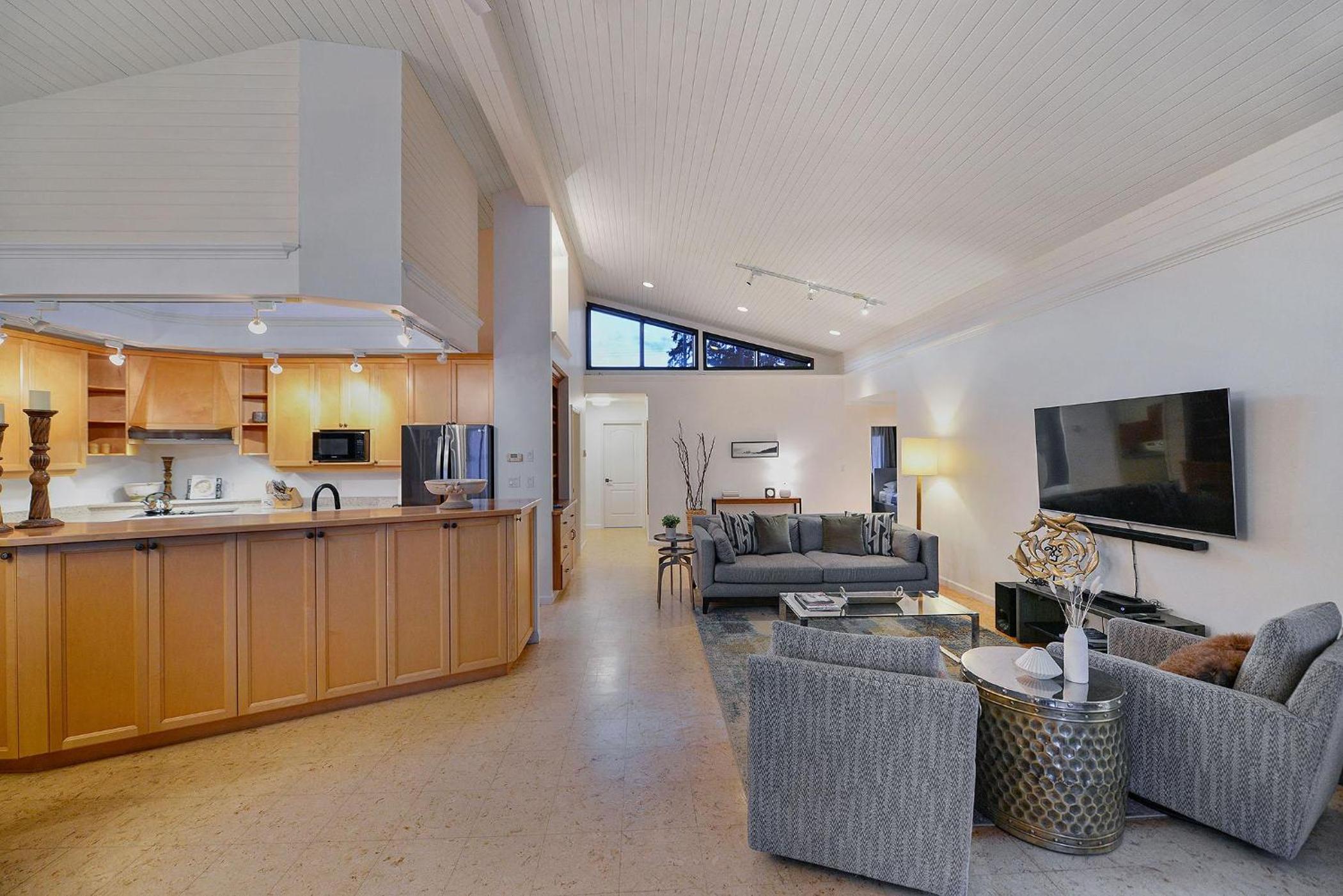 Beachside Living Cherry Point by EMR Vacation Rentals