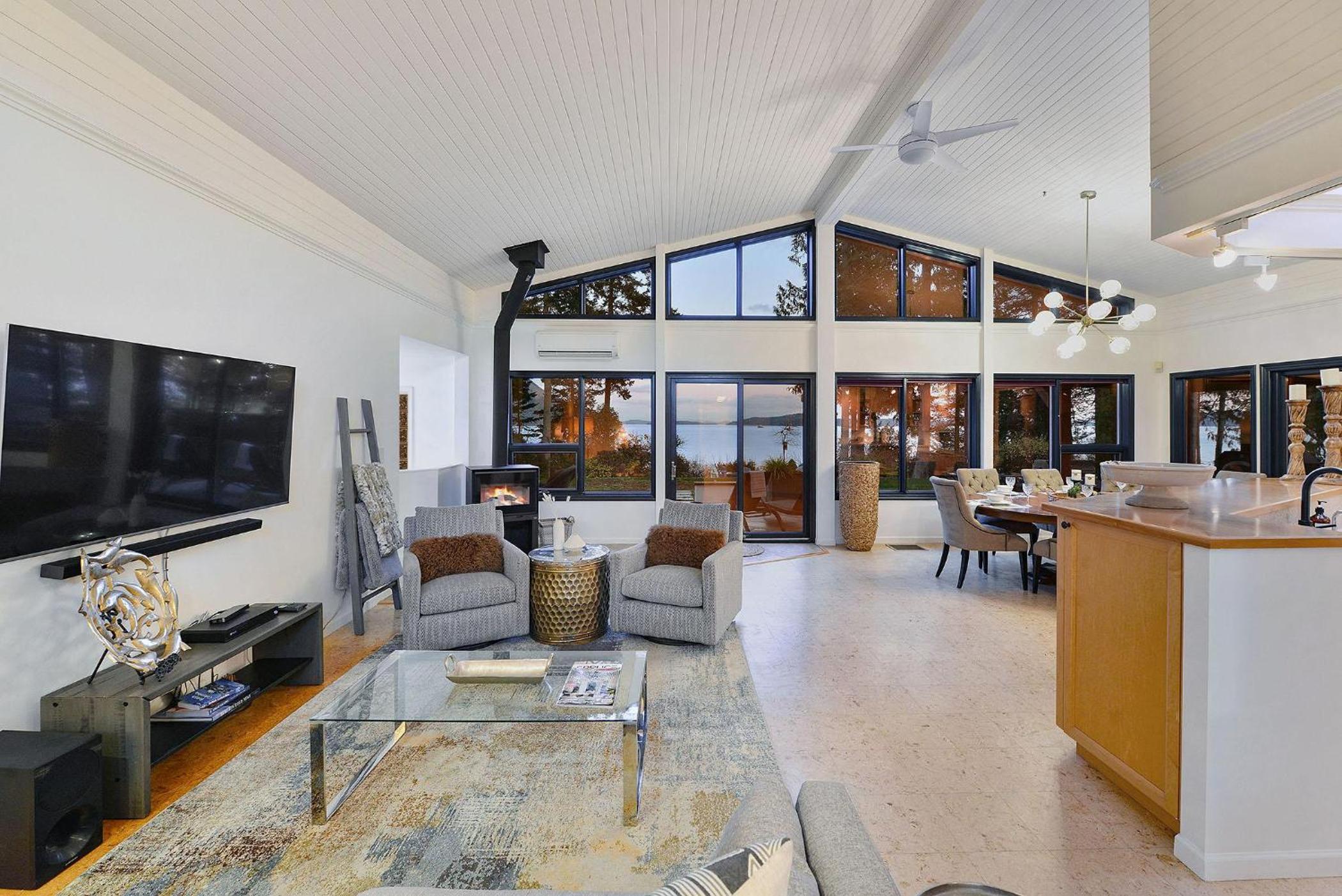 Beachside Living Cherry Point by EMR Vacation Rentals